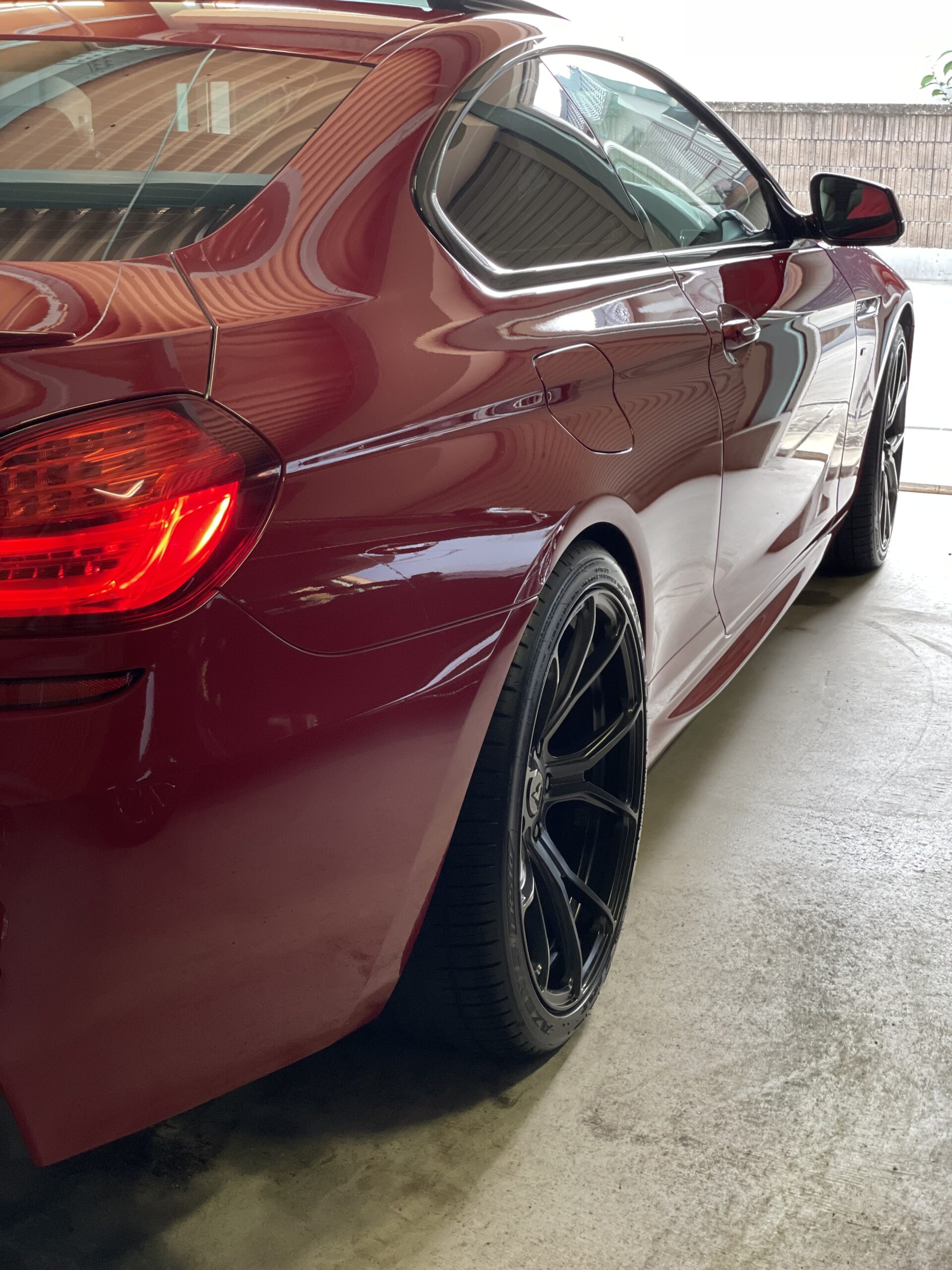 洗車を終えた BMW F13 650i のボディ