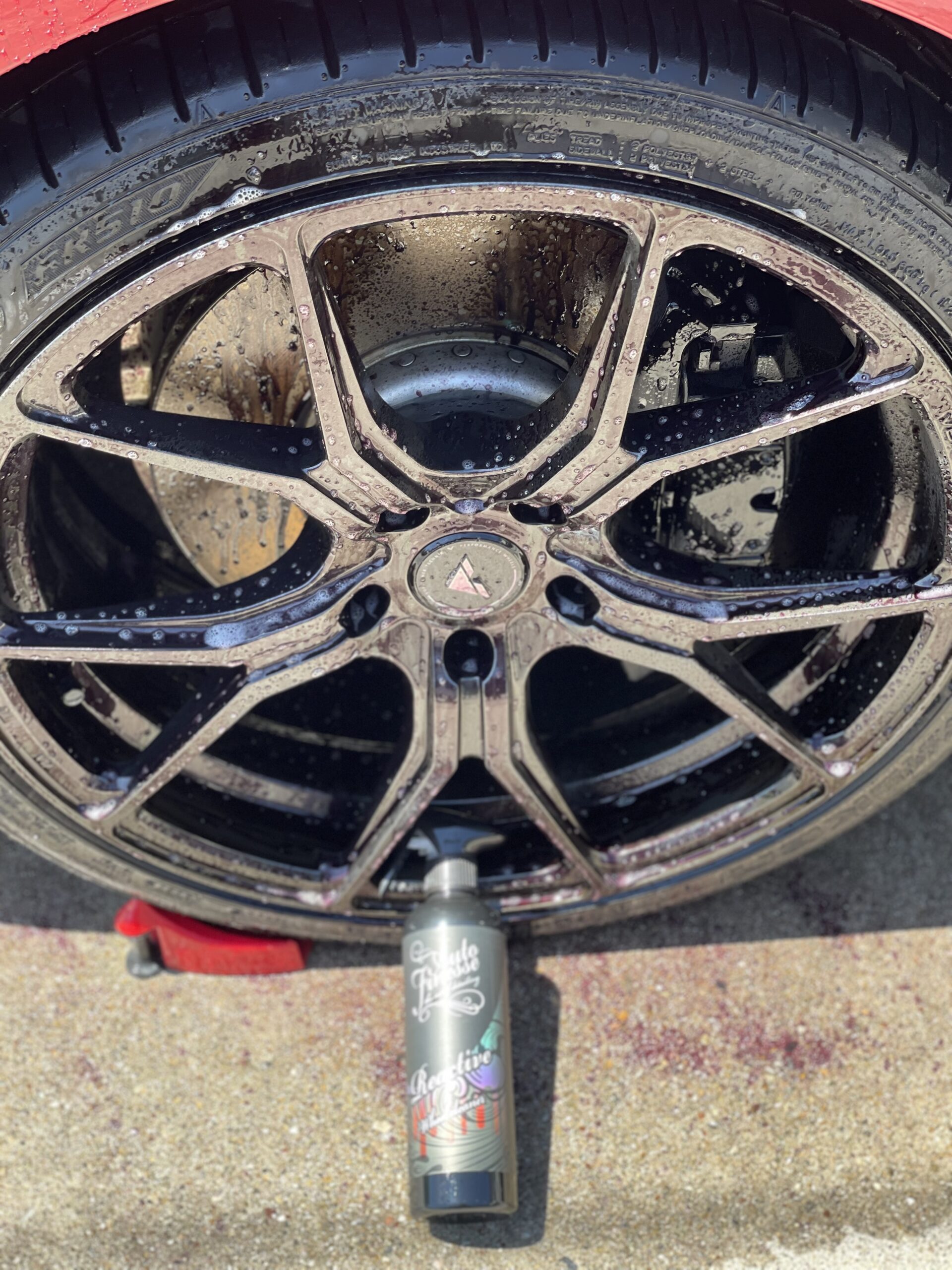 オートフィネス Auto Finesse Reactive を吹き掛けたBMW F13 650iのホイール