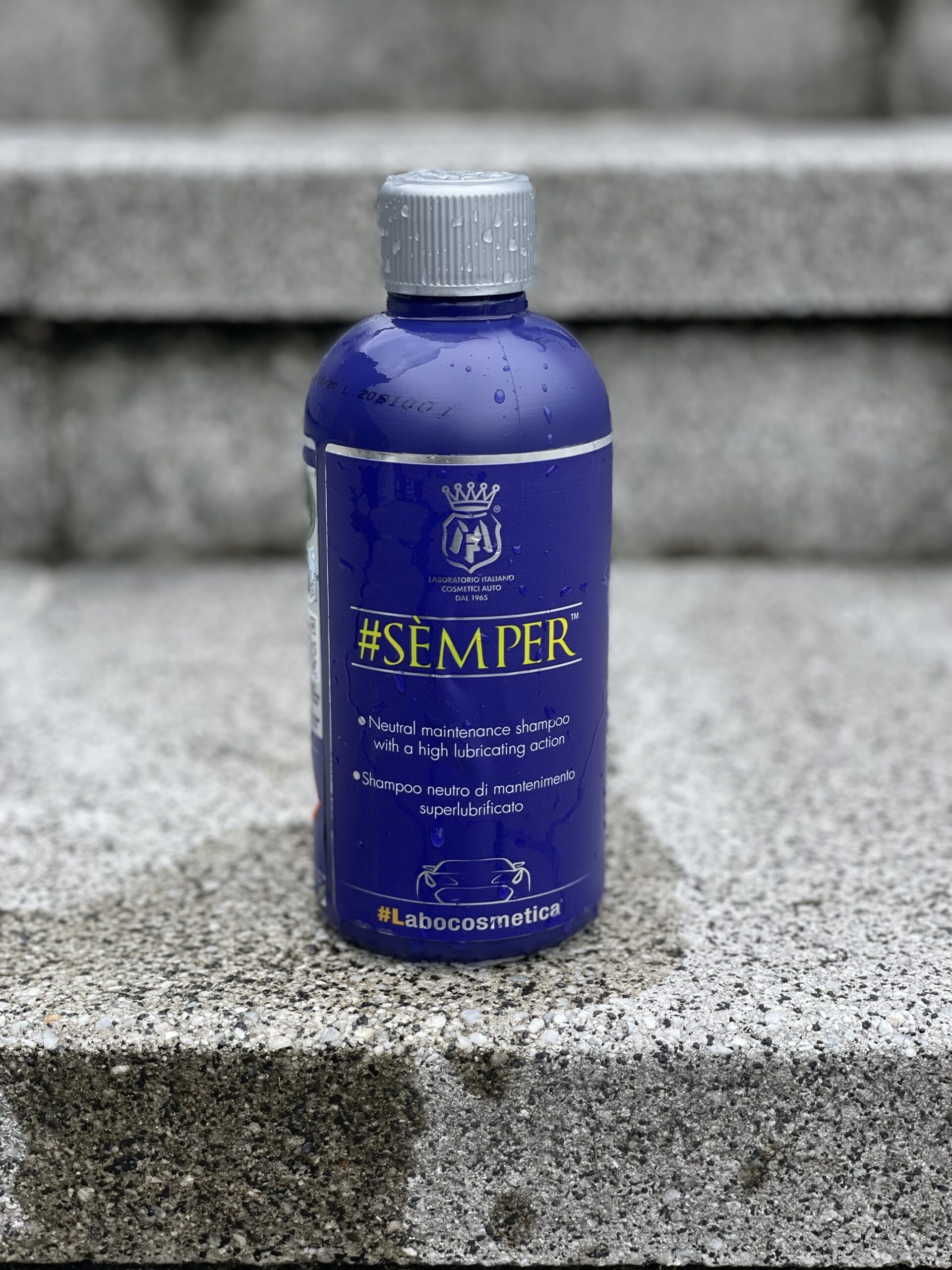 Labocosmetica SÈMPER のボトル