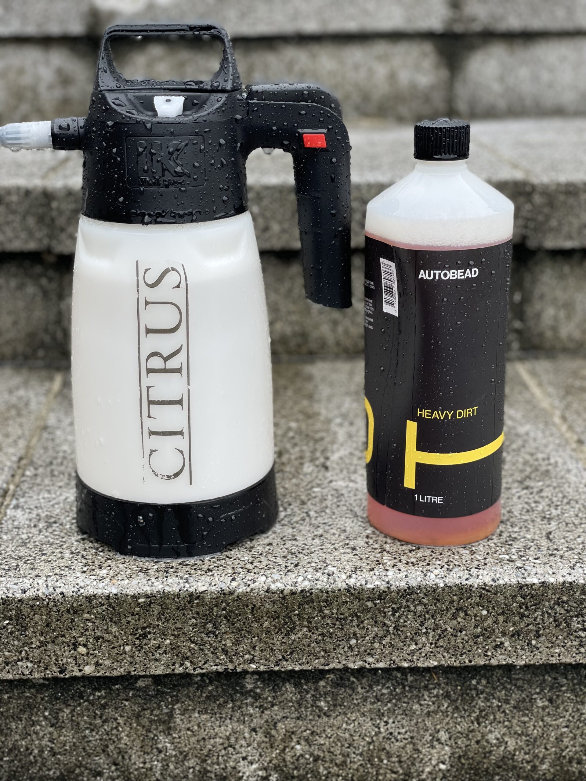 AUTOBEAD Heavy Dirt を1:10で希釈し MINI のボディに噴霧した状態