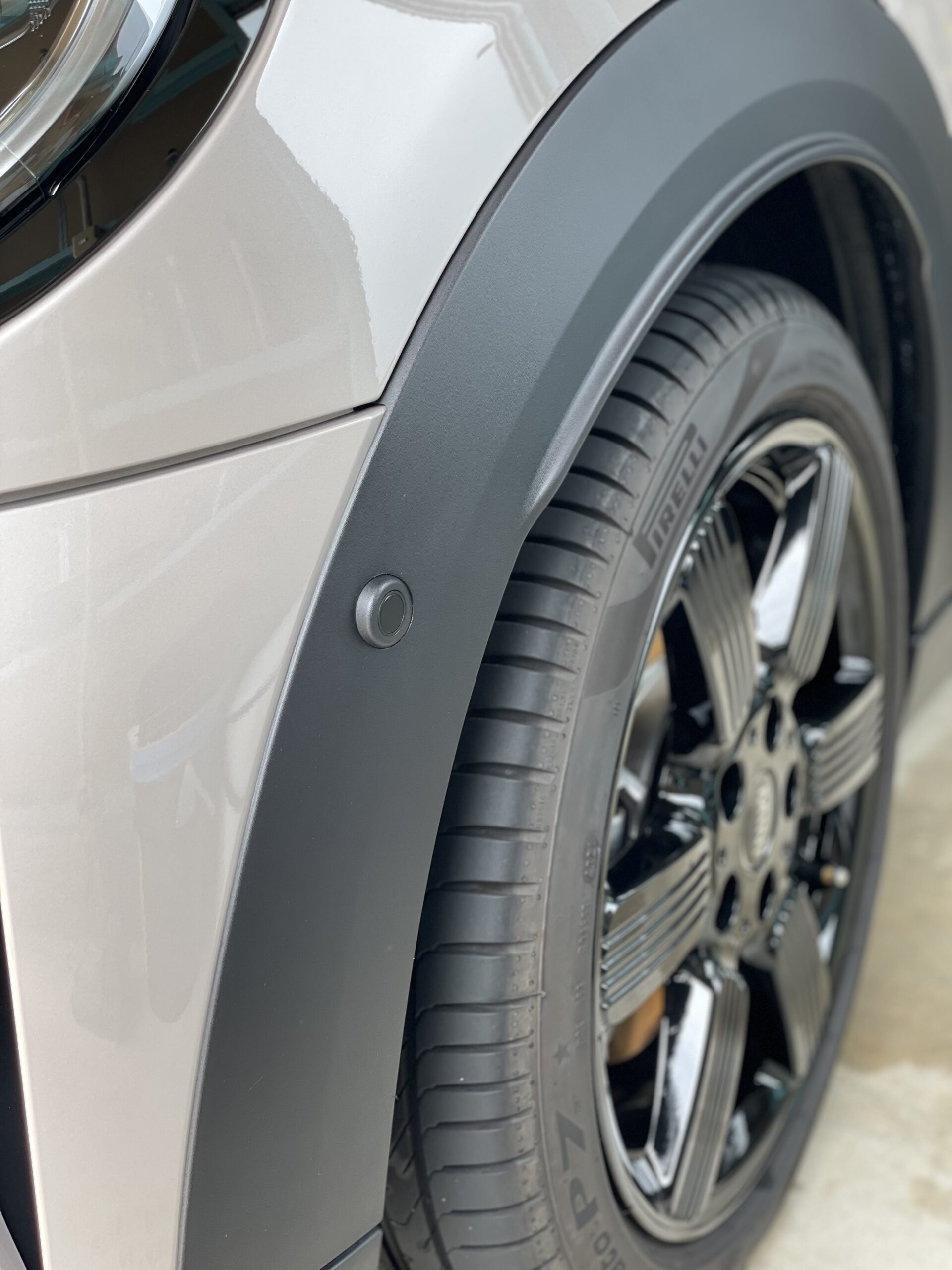 AUTOBEAD Ceramic Trim Dressing 施工後の MINI の樹脂パーツ