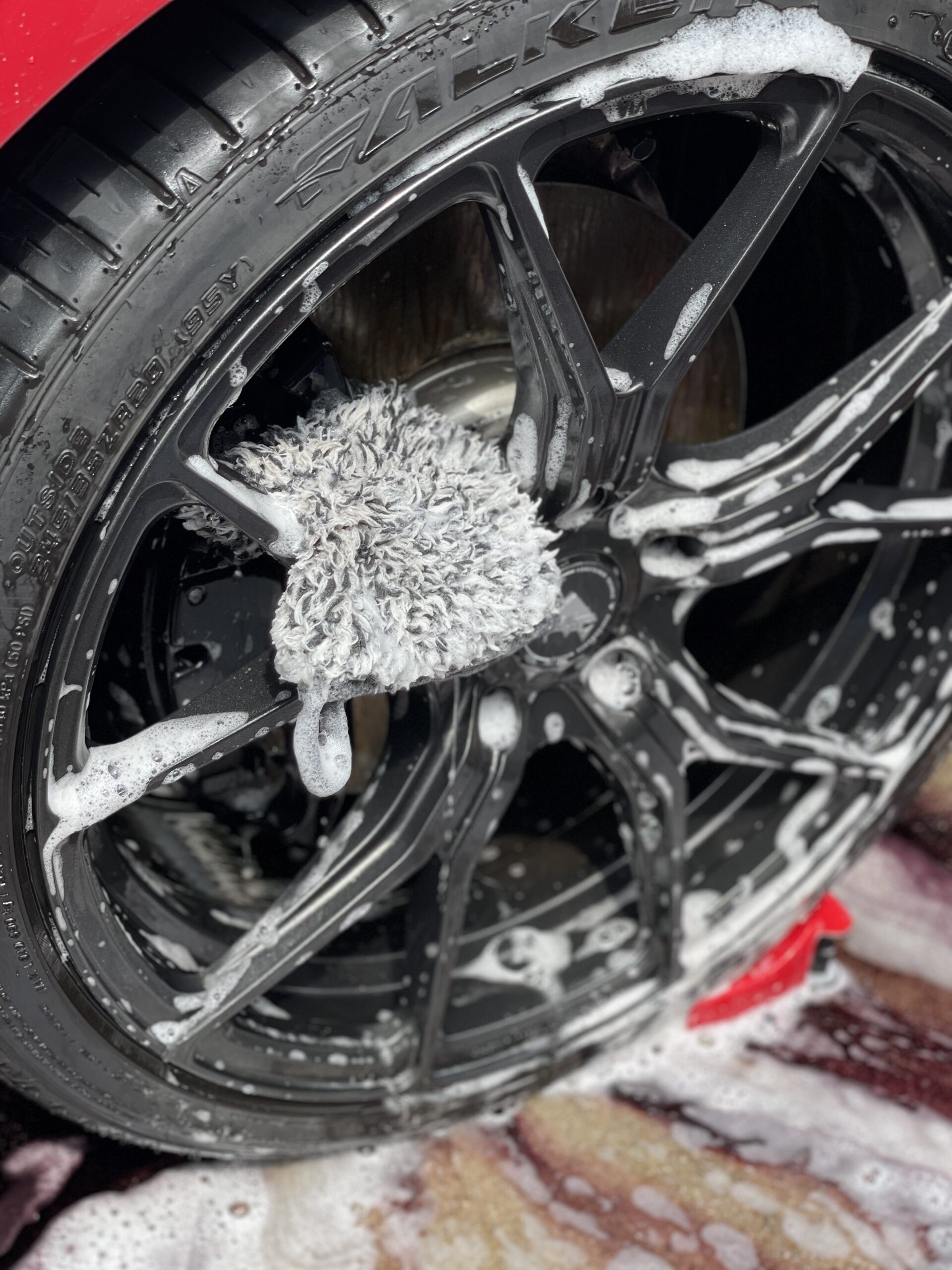 WORK STUFF HURRICANE WHEEL MITT で BMW のホイール面を洗浄