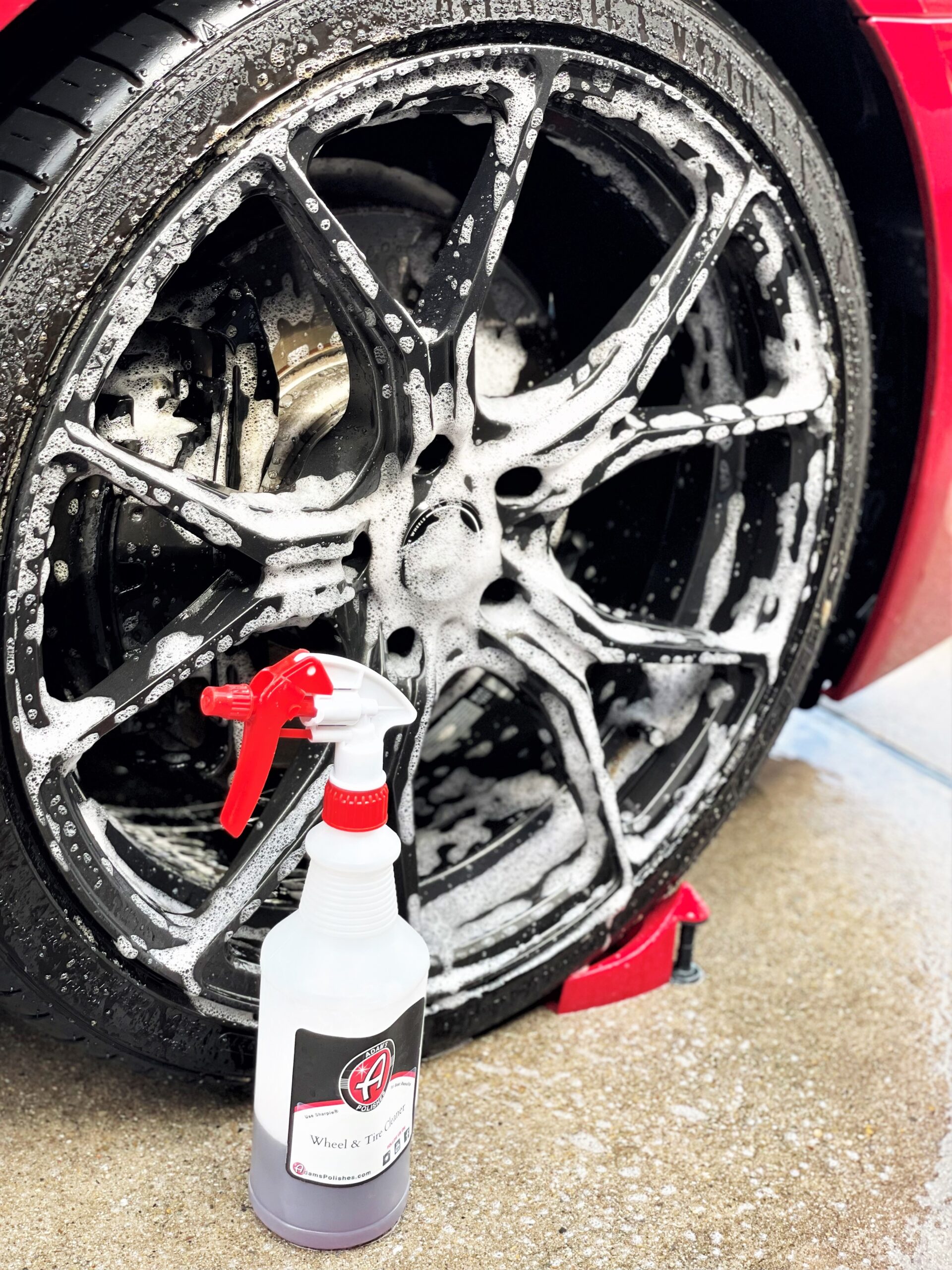 BMW F13 650iのホイールで泡立つAdam's Polishes Wheel & Tire Cleaner