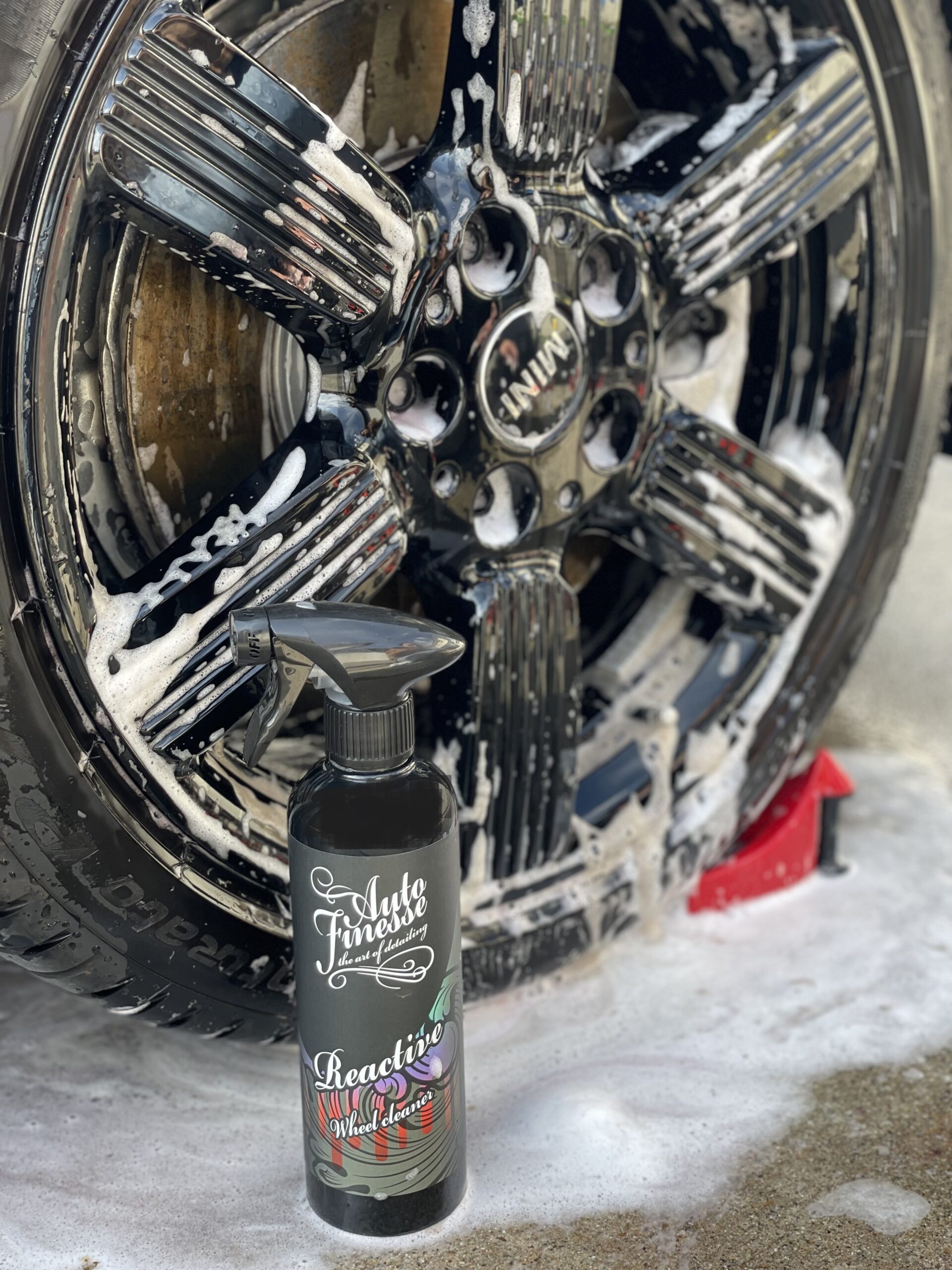 オートフィネス Auto Finesse Reactiveをホイールへ散布した状態