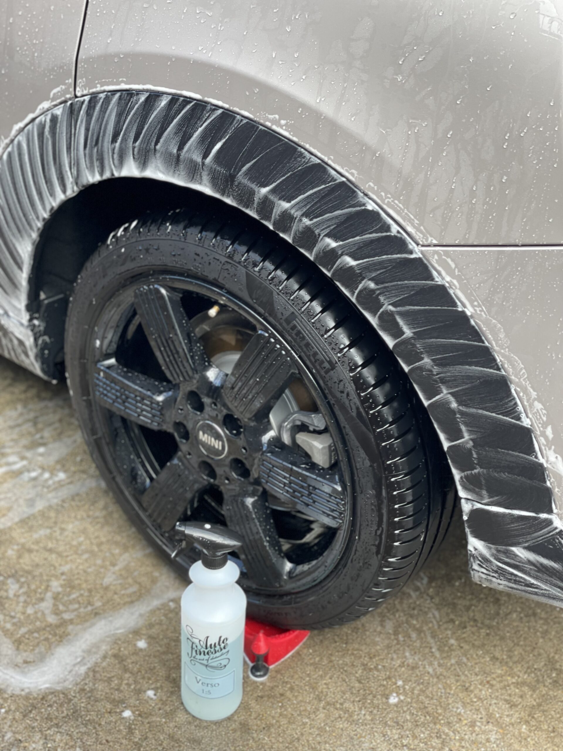 オートフィネス Auto Finesse VersoでMINIの樹脂パーツを洗浄
