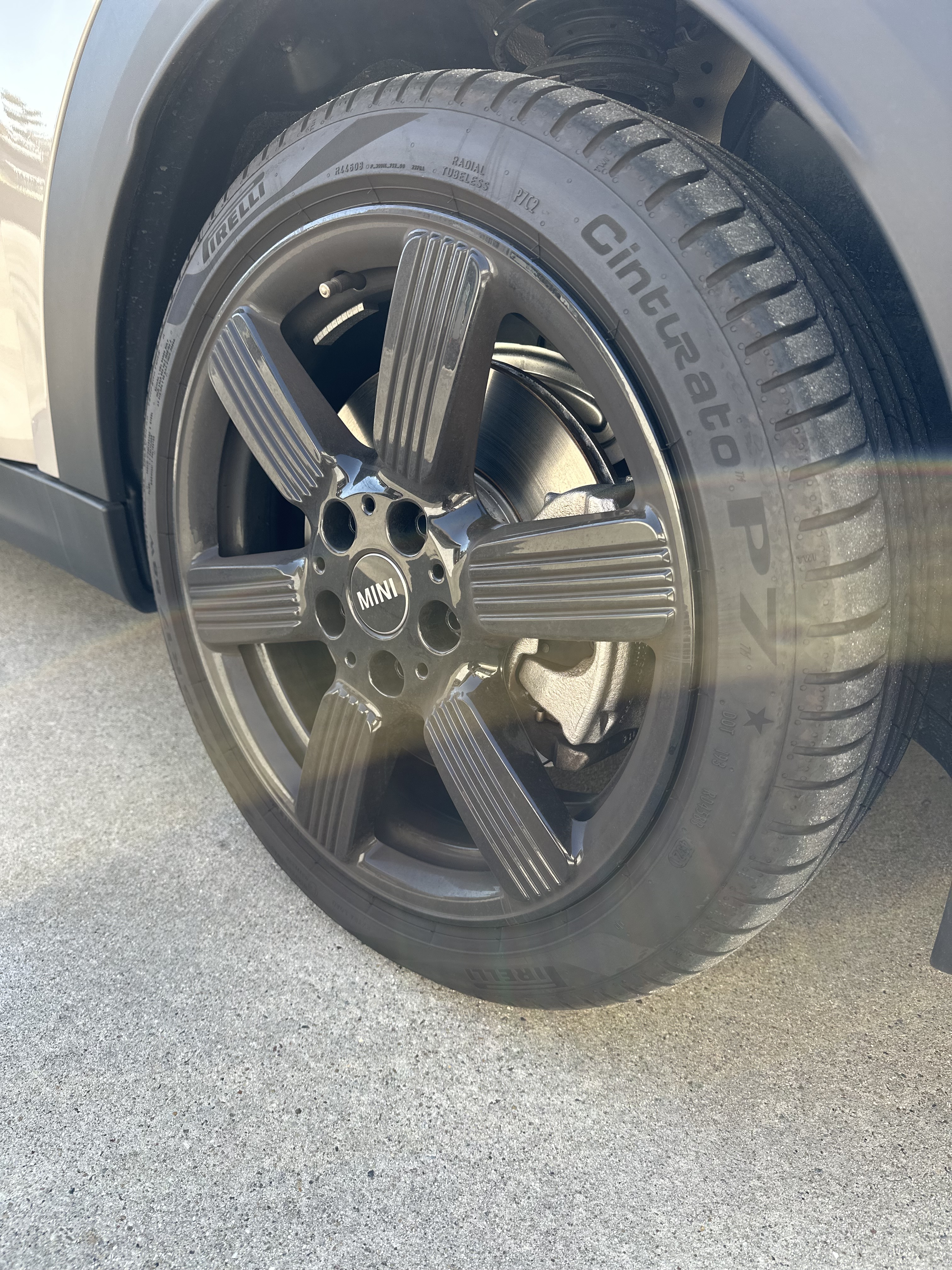 洗車前のMINI COOPER S 5 DOORのリアまわり
