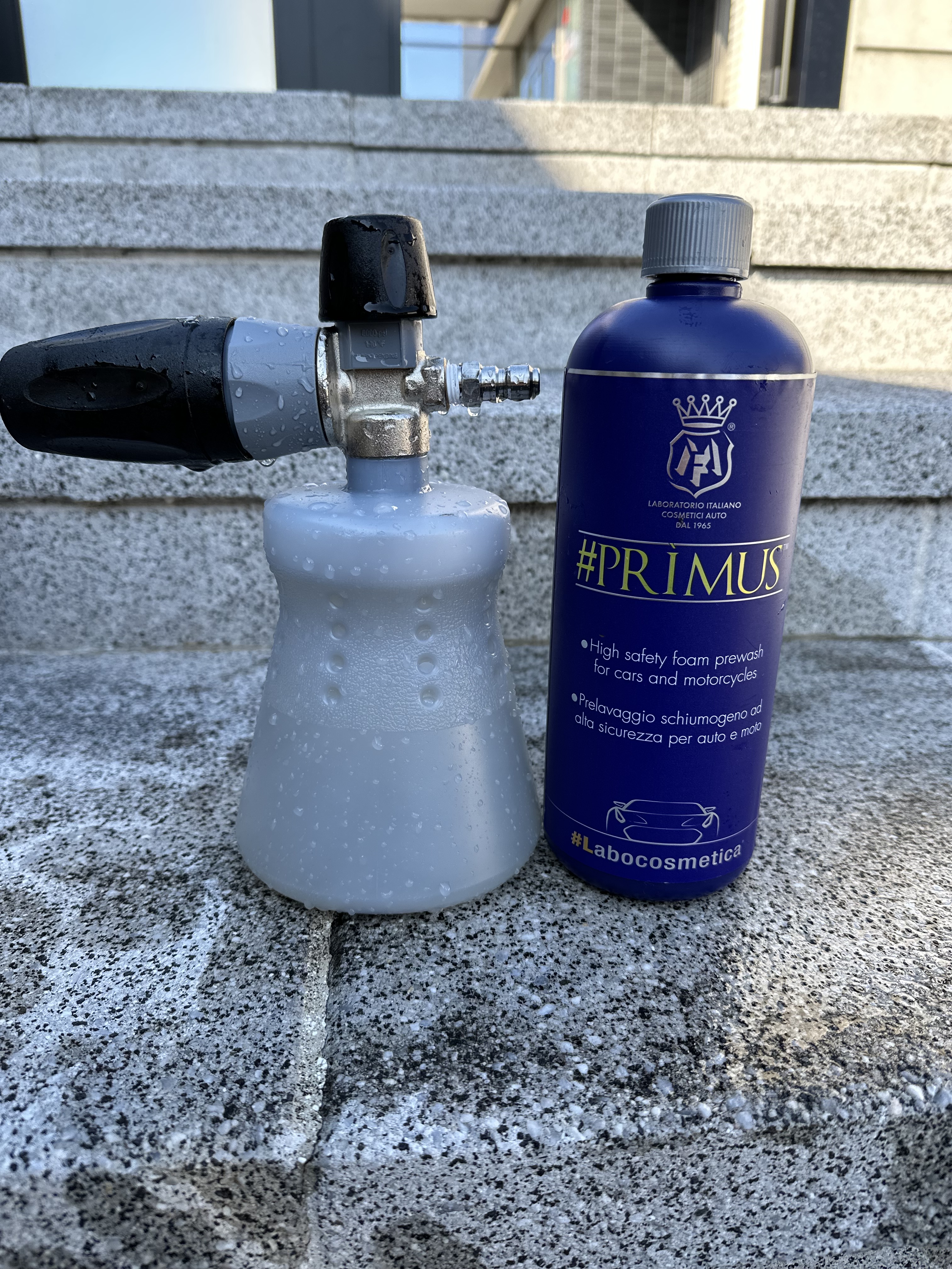 Labocosmetica PRÌMUS アルカリ性スノーフォームのボトル