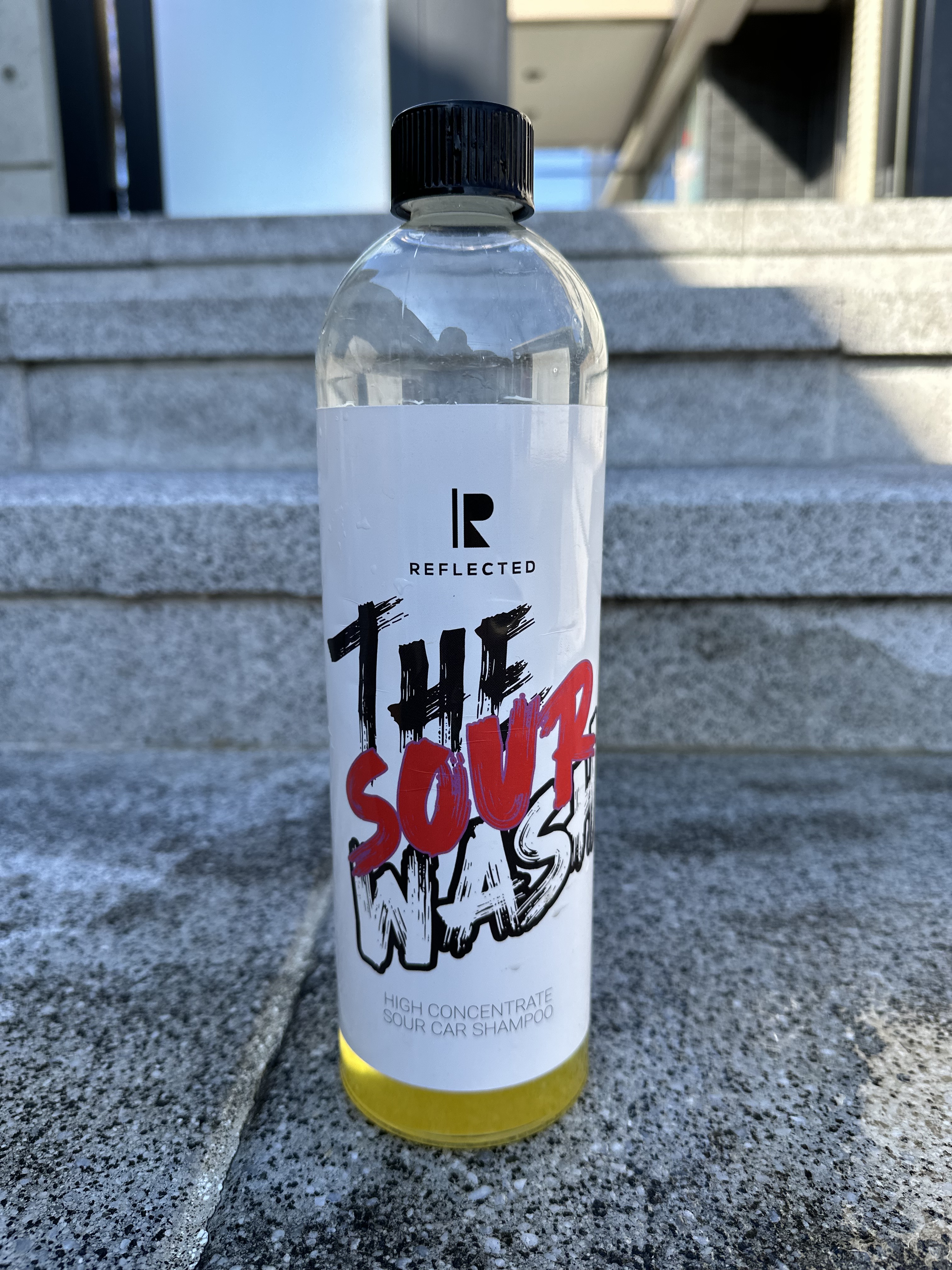 REFLECTED The SOUR Wash 酸性カーシャンプーのボトル