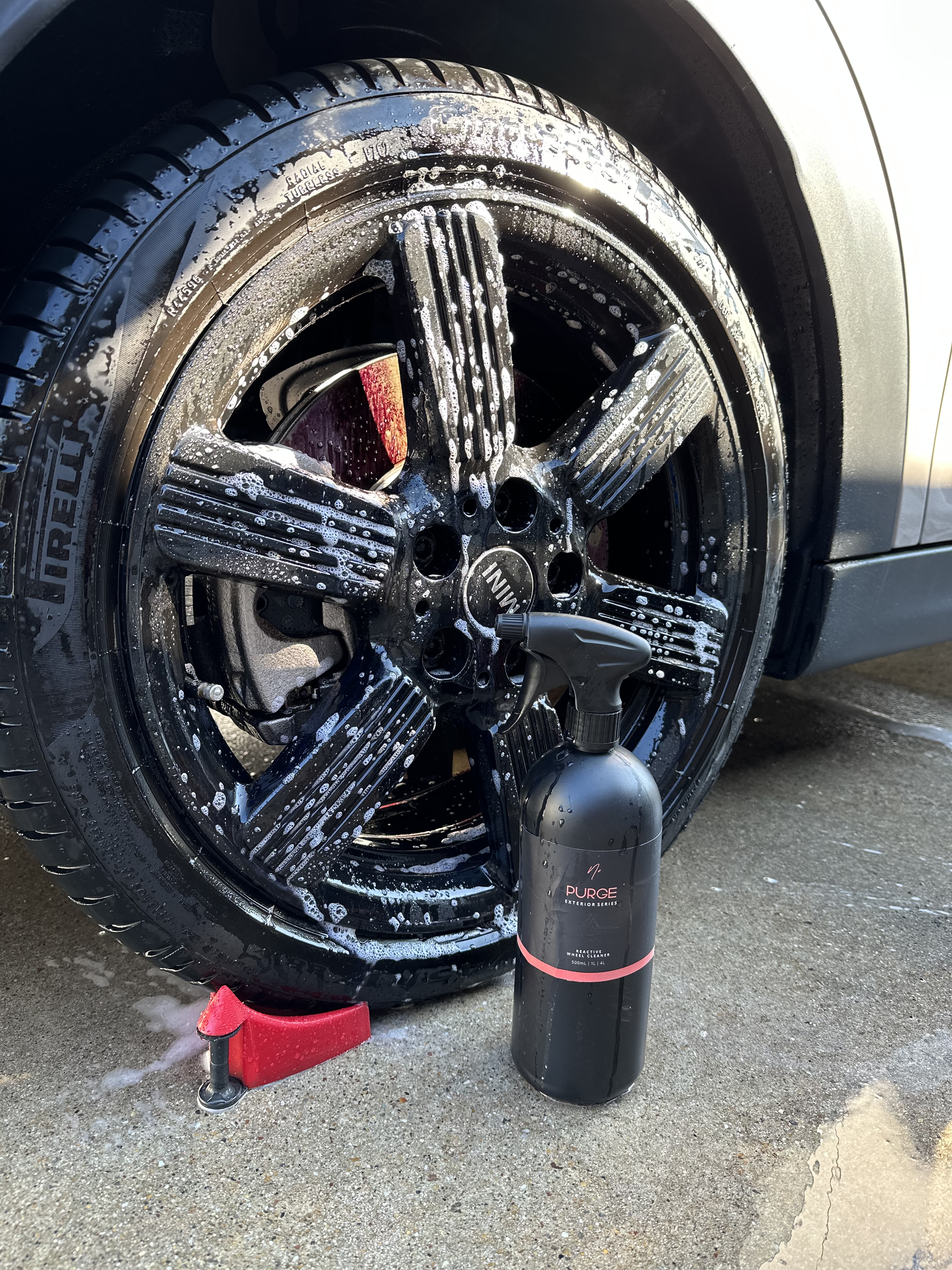 Nv Car Care PURGE 反応型ホイールクリーナーのボトル