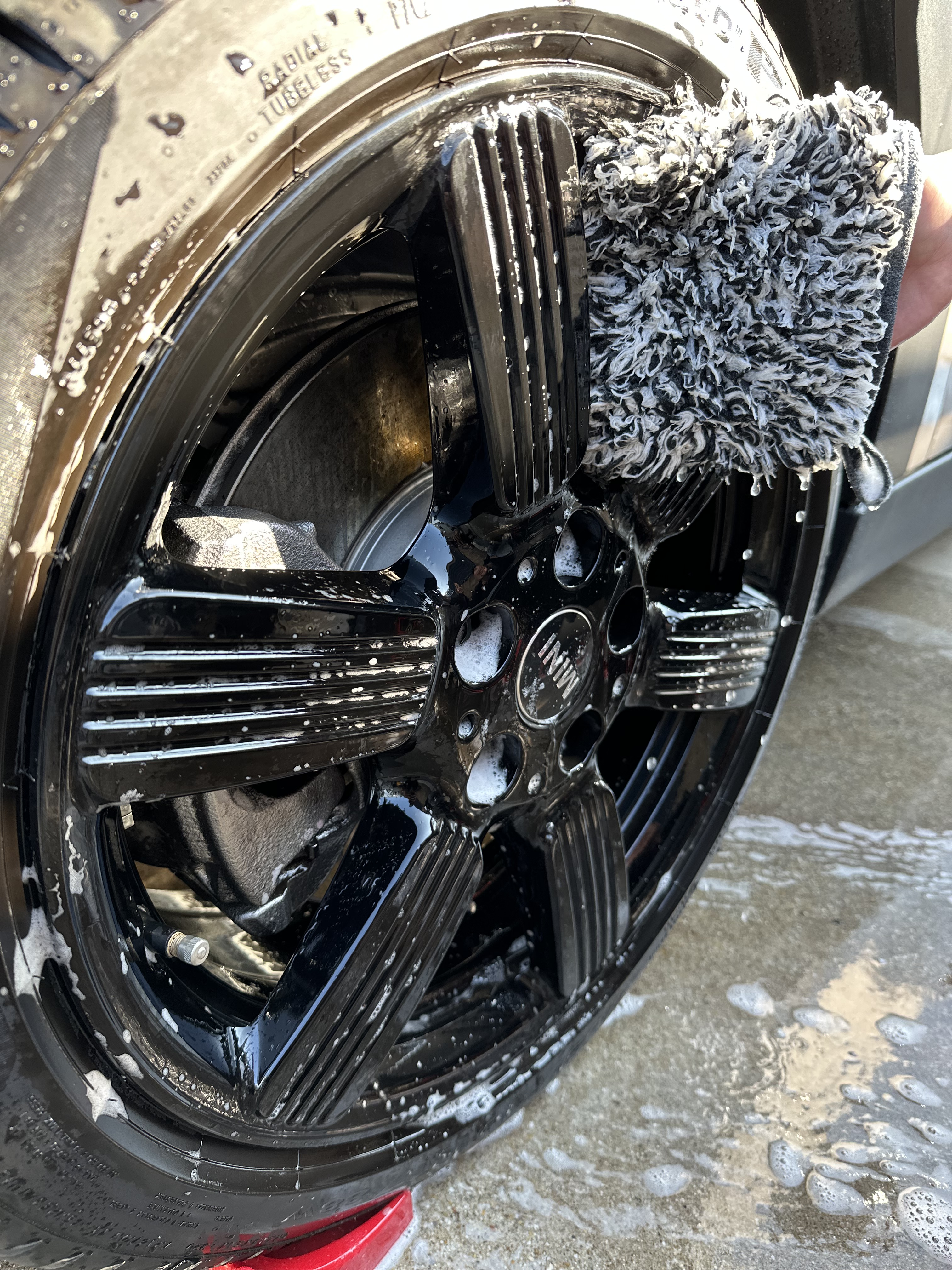 WORK STUFF HURRICANE WHEEL MITT でホイールを洗浄