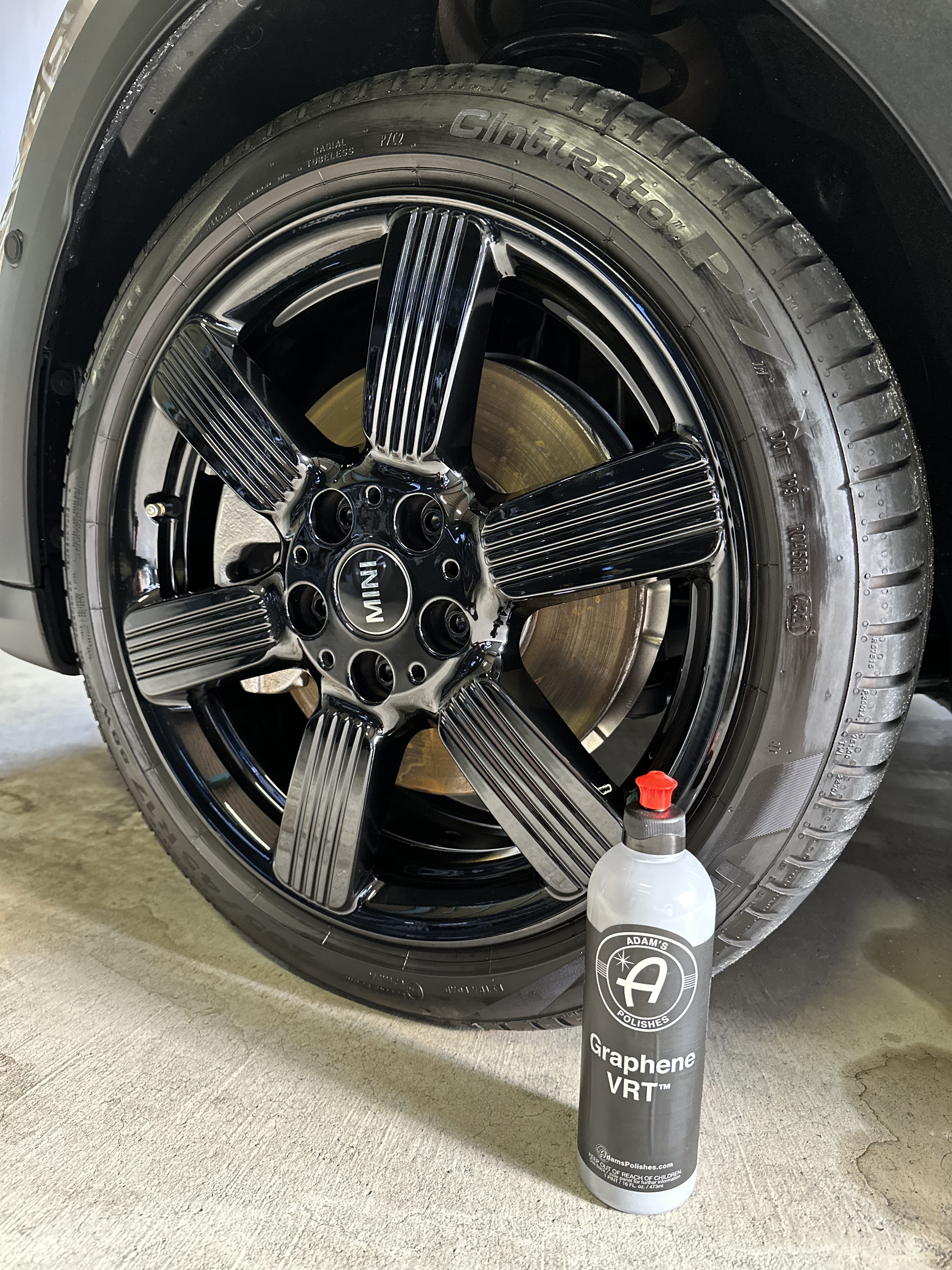 Adam's Polishes Graphene CS3 とVRTで仕上げたMINIのホイールとタイヤ