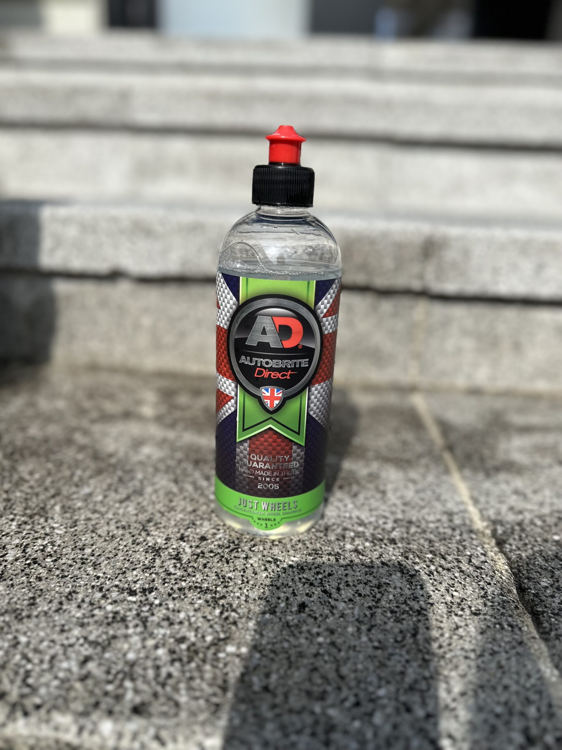 Autobrite Direct JUST WHEELSのボトルとホイール洗浄用バケツ