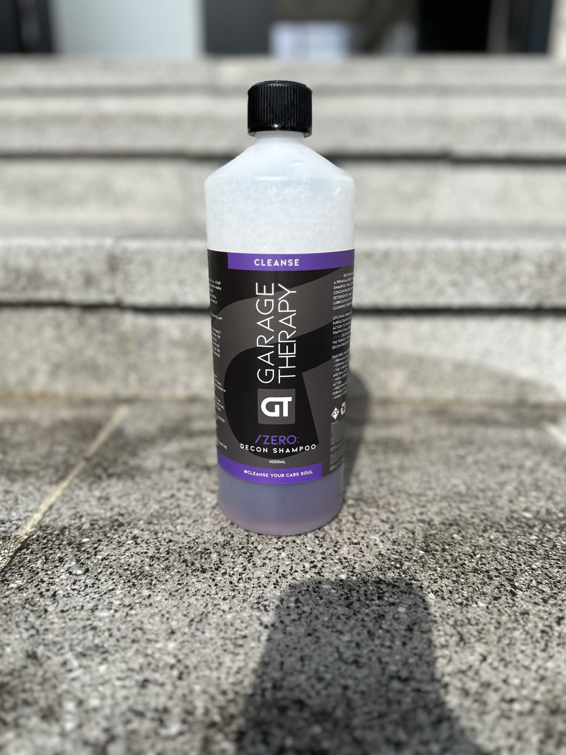 Garage Therapy /ZERO Decontamination Shampooのボトル