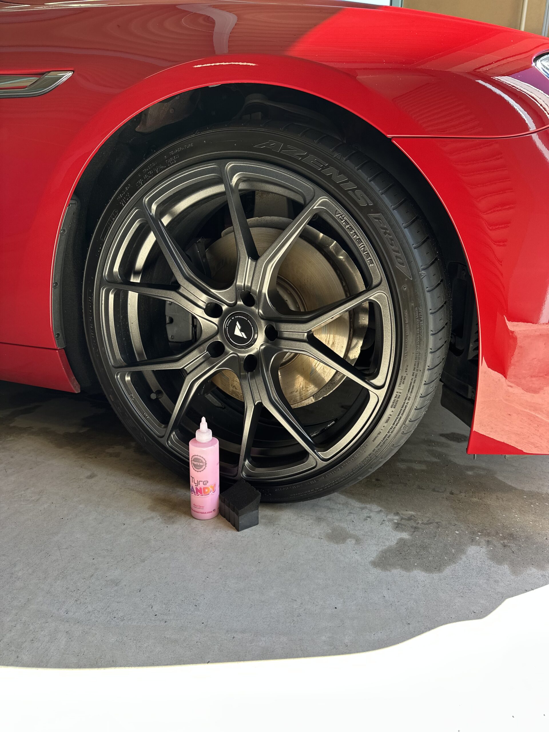 インフィニティワックス Tyre Candyを施工したタイヤサイドウォール