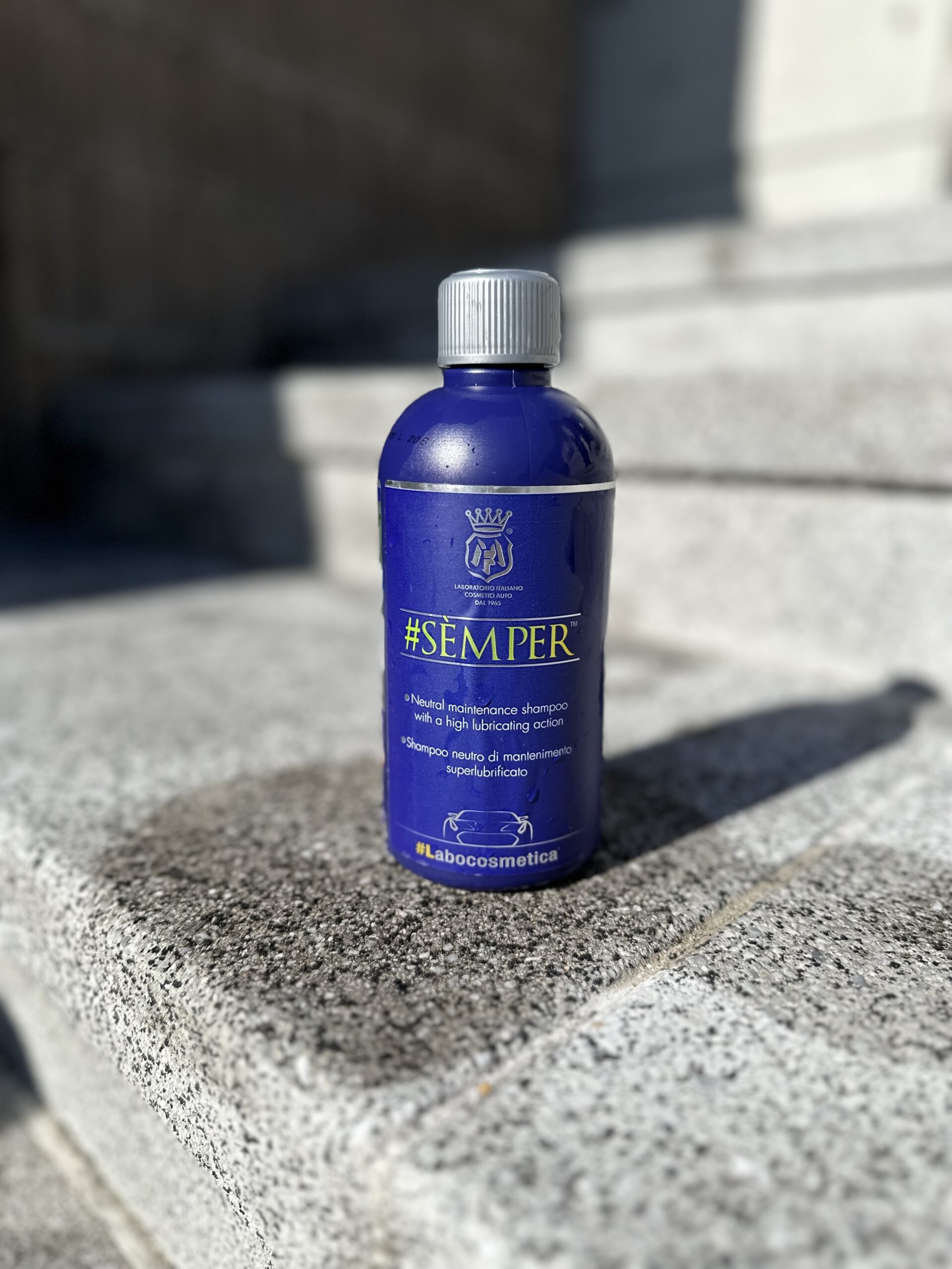 ラボコスメティカ Labocosmetica SÈMPERをバケツで泡立てた状態