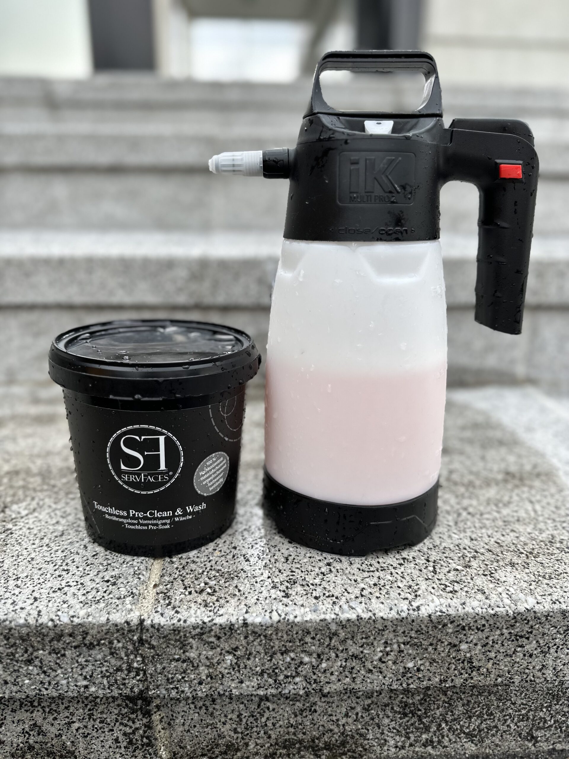 ServFaces Touchless Pre-Clean & Wash をボディに散布した状態