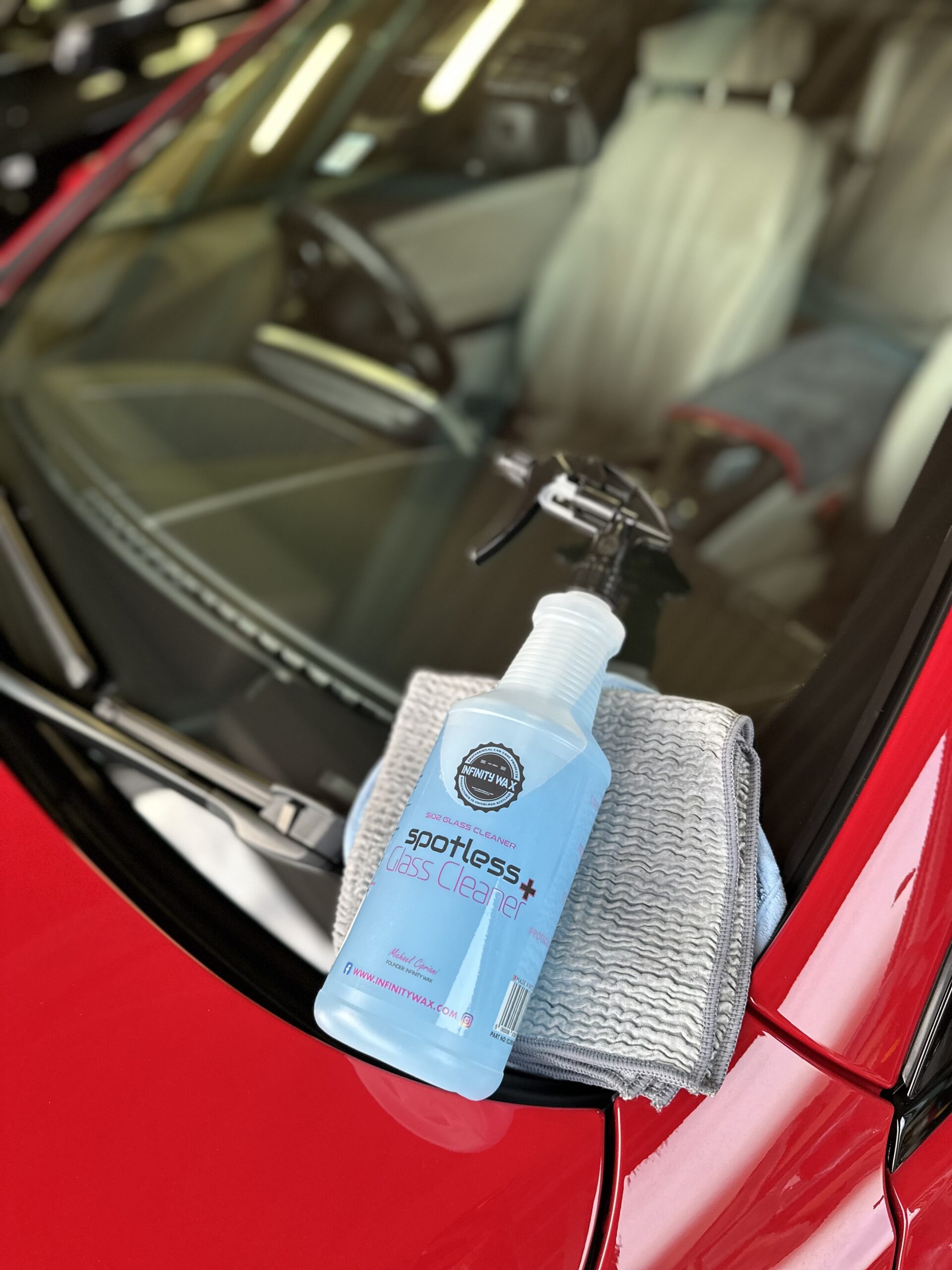 INFINITYWAX Spotless+ SiO2 Glass Cleaner でのガラス仕上げ