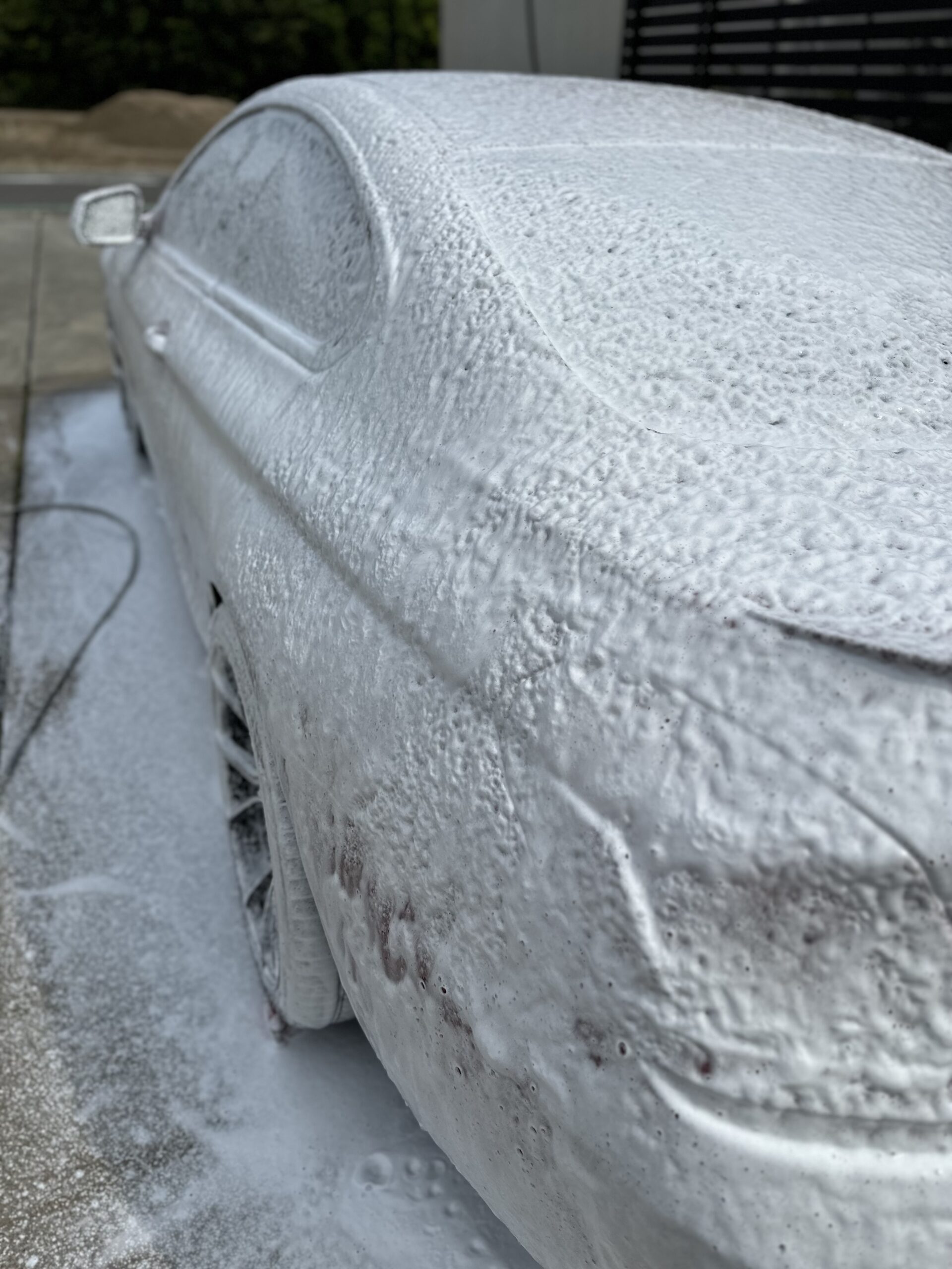 Avalanche の泡が乗った BMW F13 650i のボディ