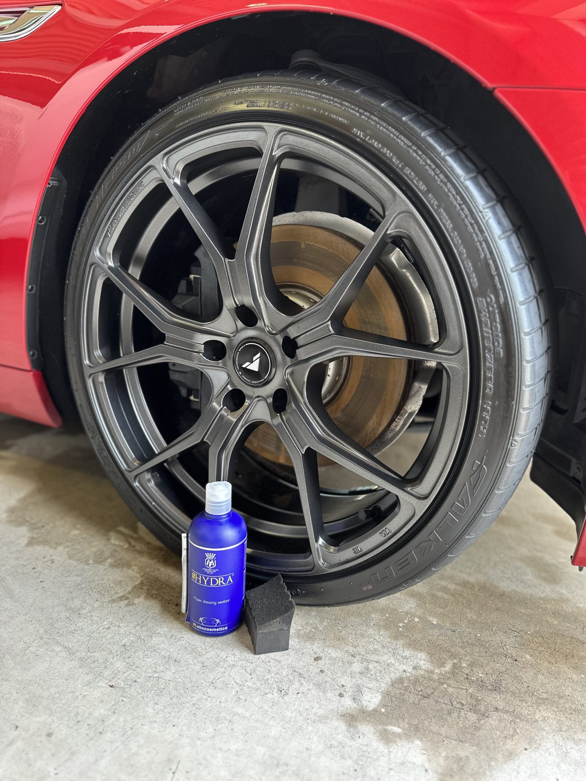 ラボコスメティカ Labocosmetica HYDRA で仕上げた BMW F13 650i のタイヤ