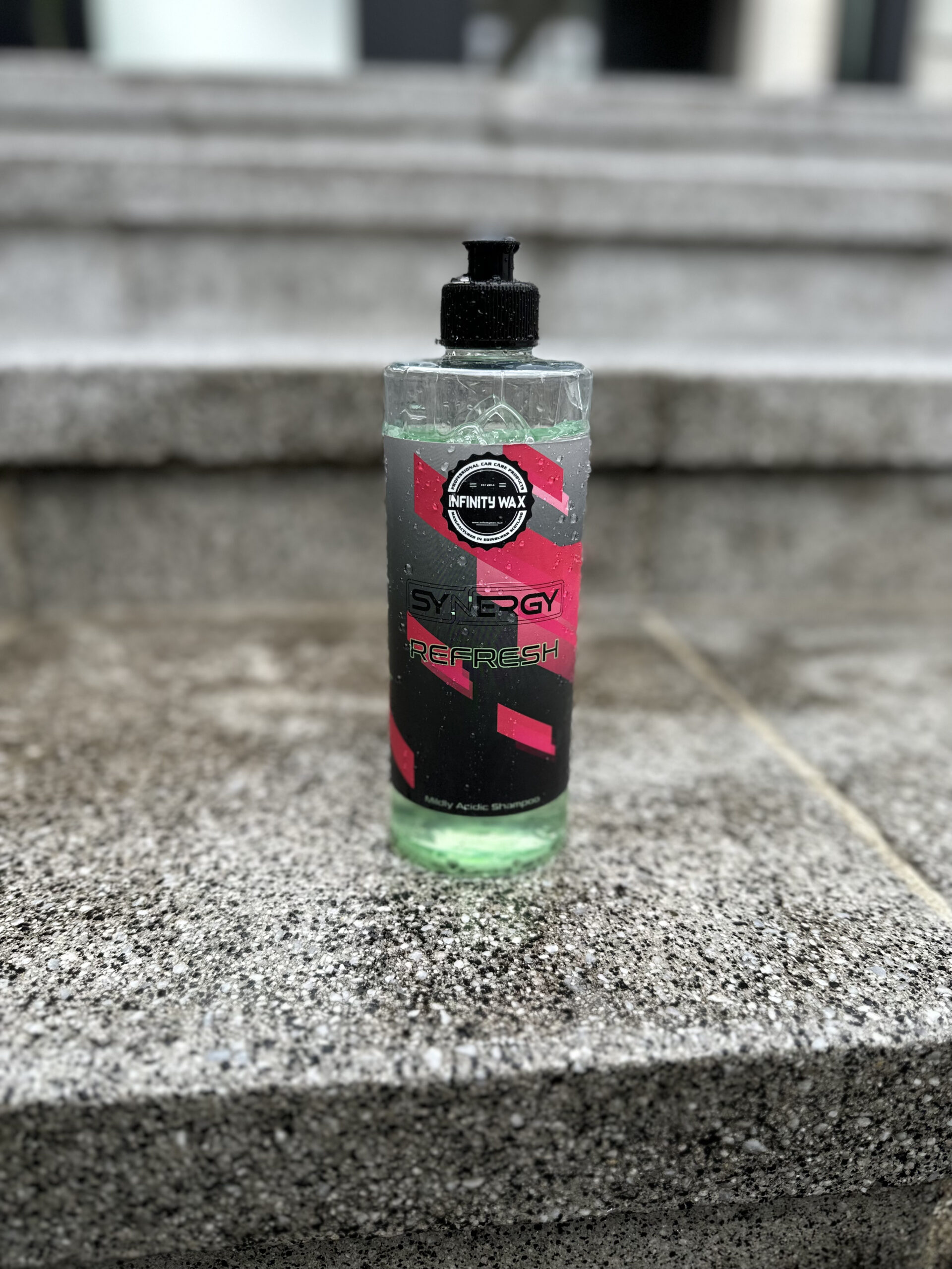 INFINITYWAX Synergy Refresh Shampooのボトル