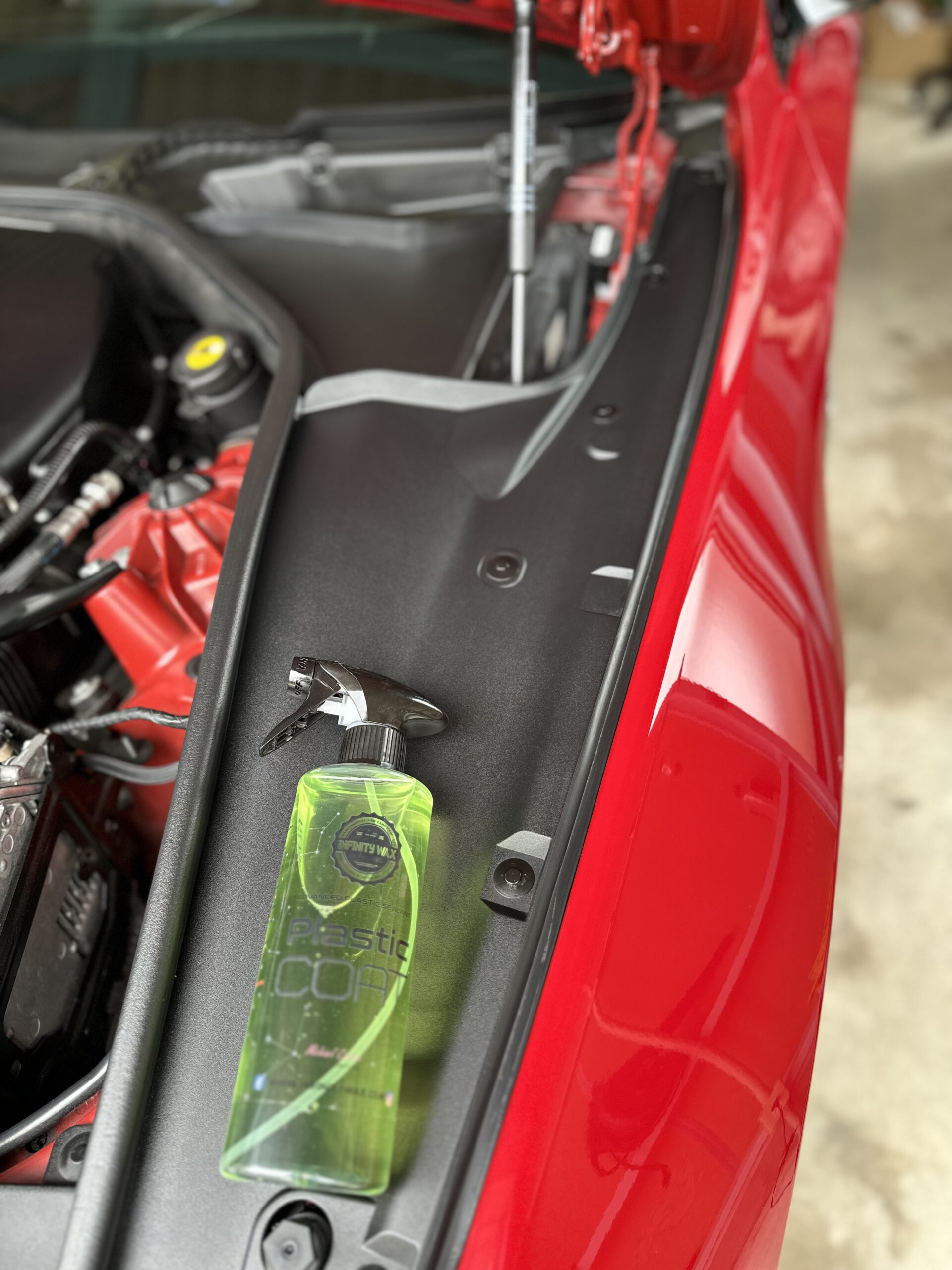 INFINITYWAX Plastic Coatを施工した未塗装樹脂パーツ