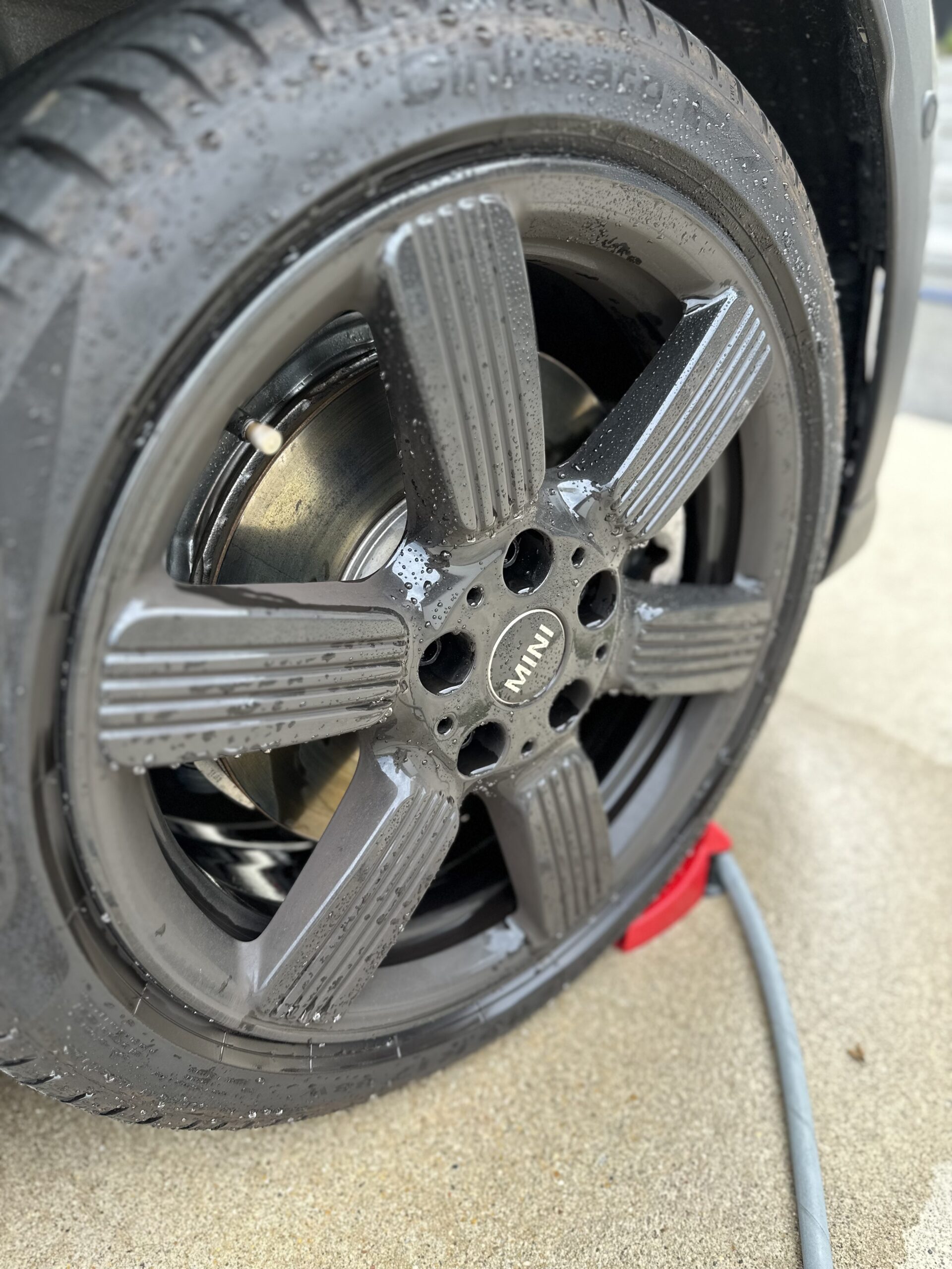 ミニクーパーS 5ドア MINI COOPER S 5 DOOR 洗車前のフロント周りの汚れ