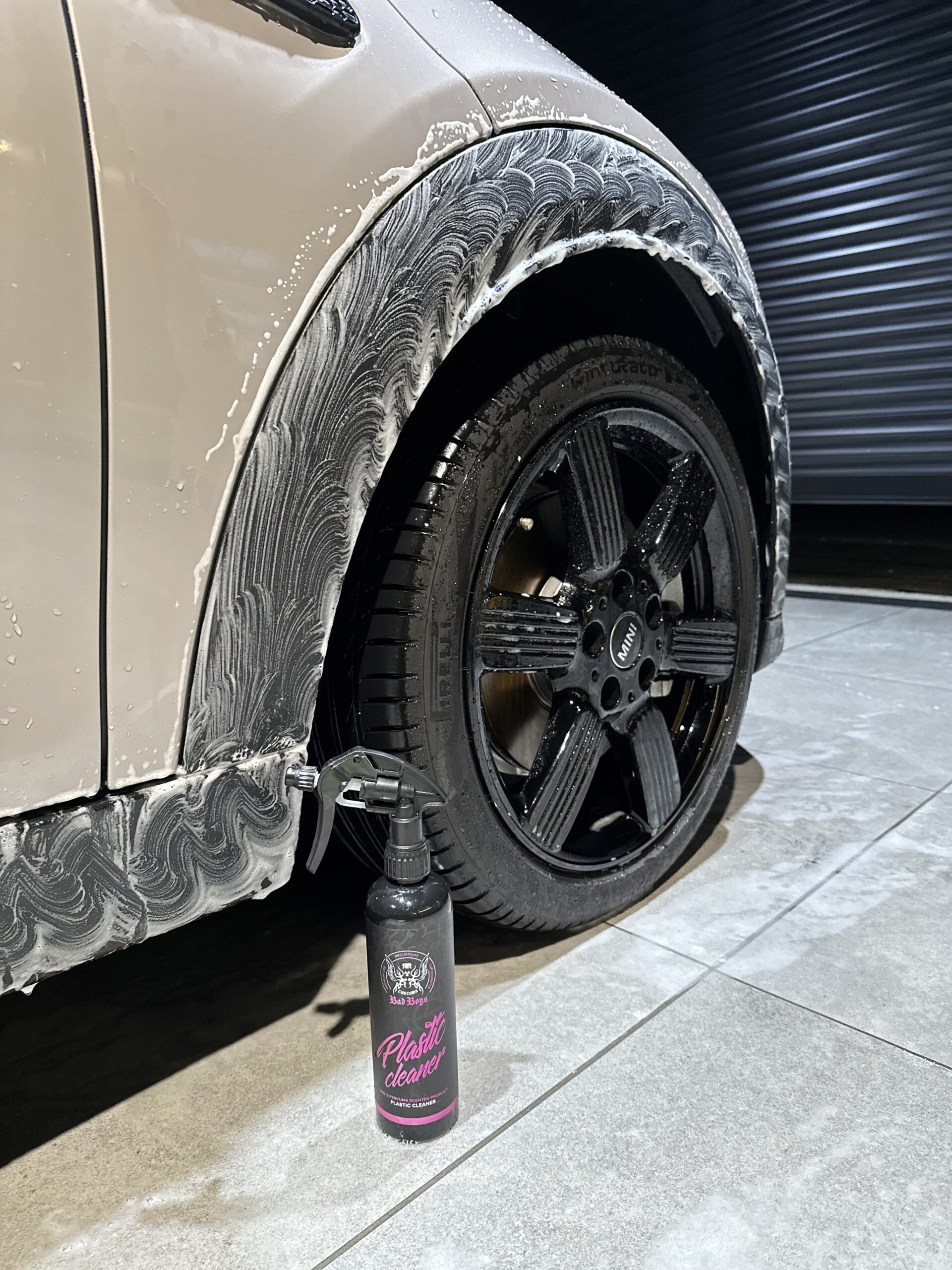 RRカスタムズ RRCustoms BadBoys Plastic Cleanerで樹脂パーツを洗浄