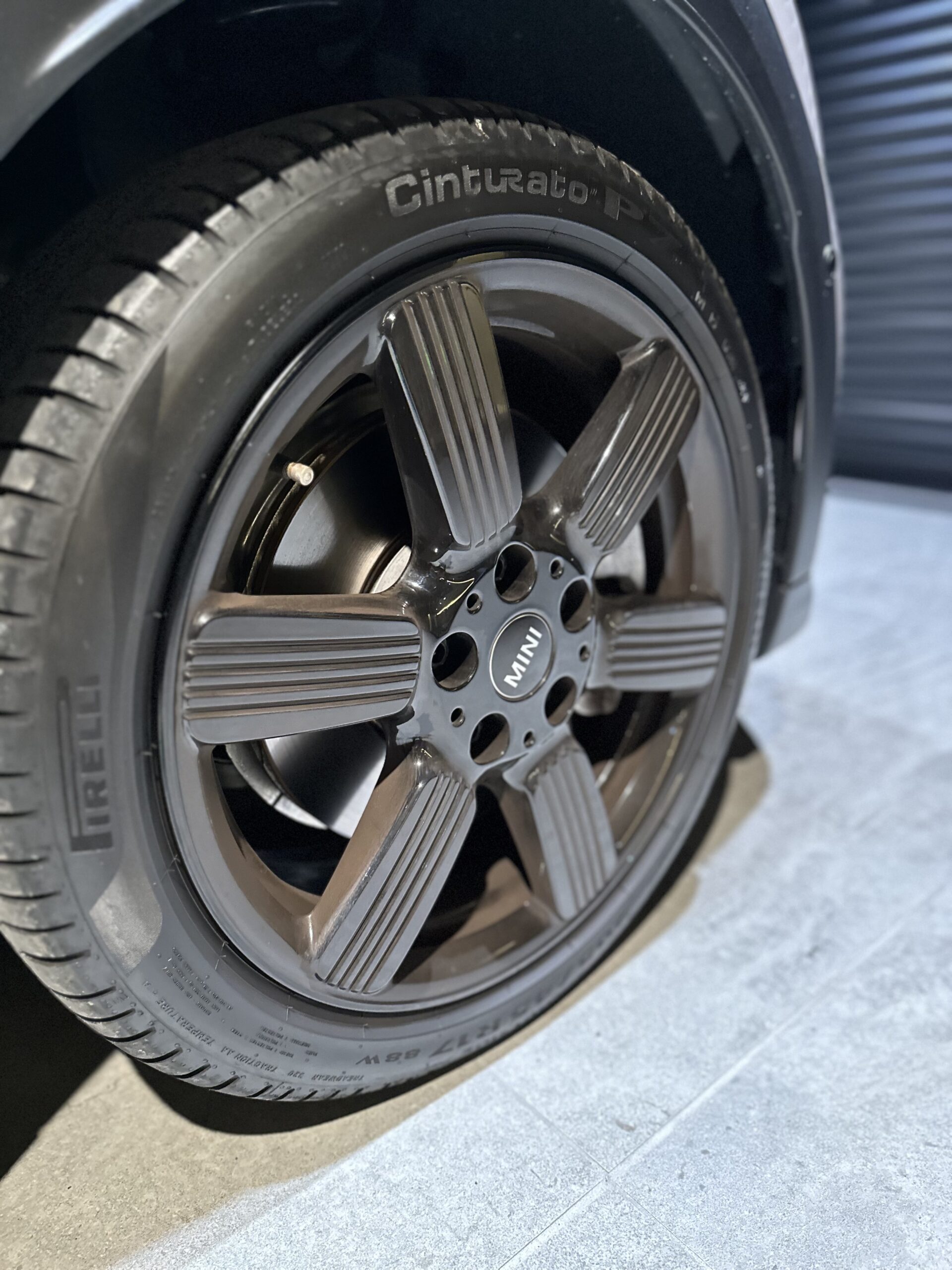 ミニ クーパーS 5ドア MINI COOPER S 5 DOOR 純正ホイールに付着したブレーキダスト