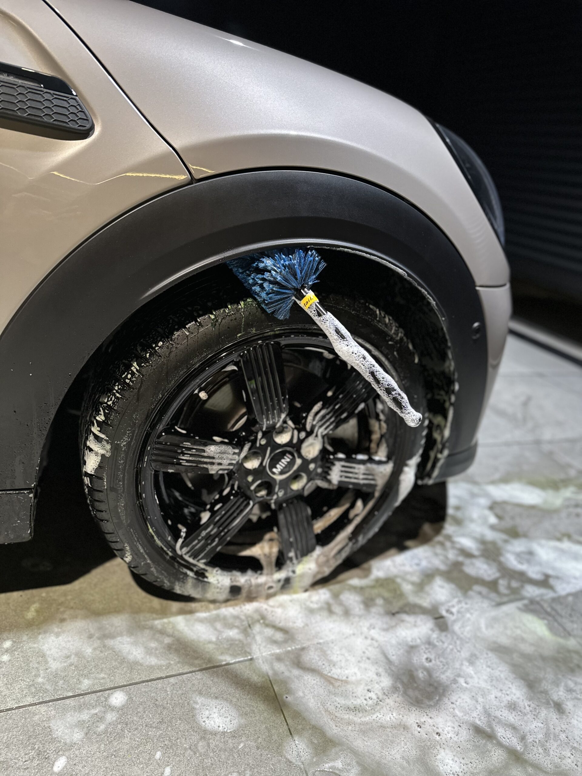 EZディテール EZ Detail Brush Goでホイールバレルを洗浄