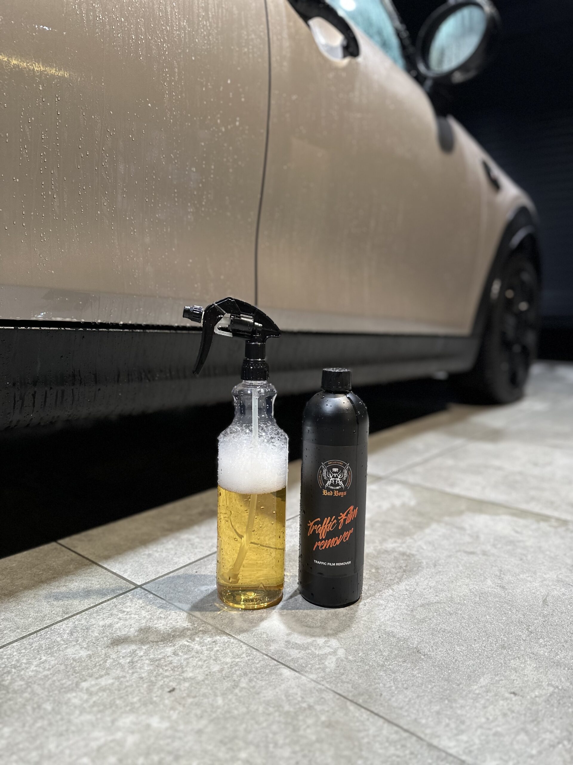 RRカスタムズ RRCustoms BadBoys Traffic Film Remover TFRのボトル