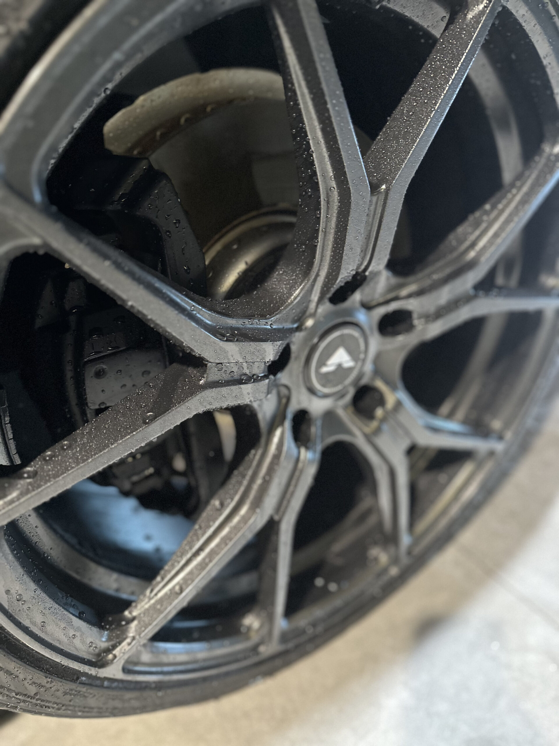 RIMTECTOR施工後のホイール表面の撥水状態