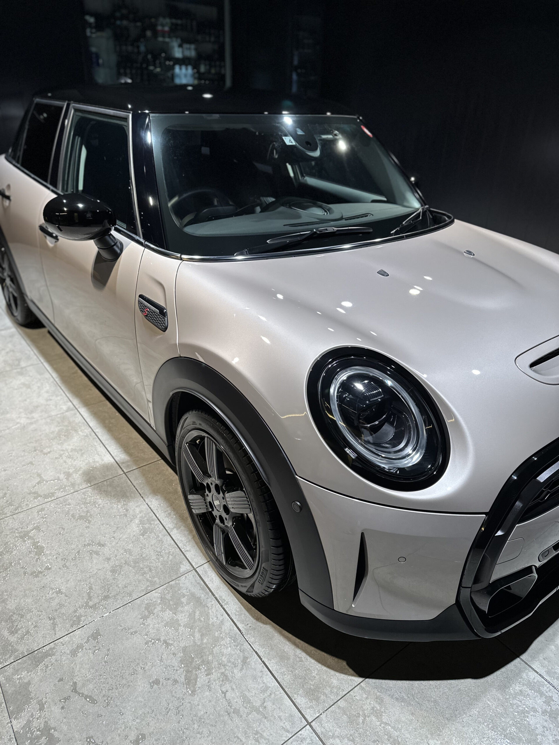 洗車後のMINI COOPER S 5 DOOR フロントまわり