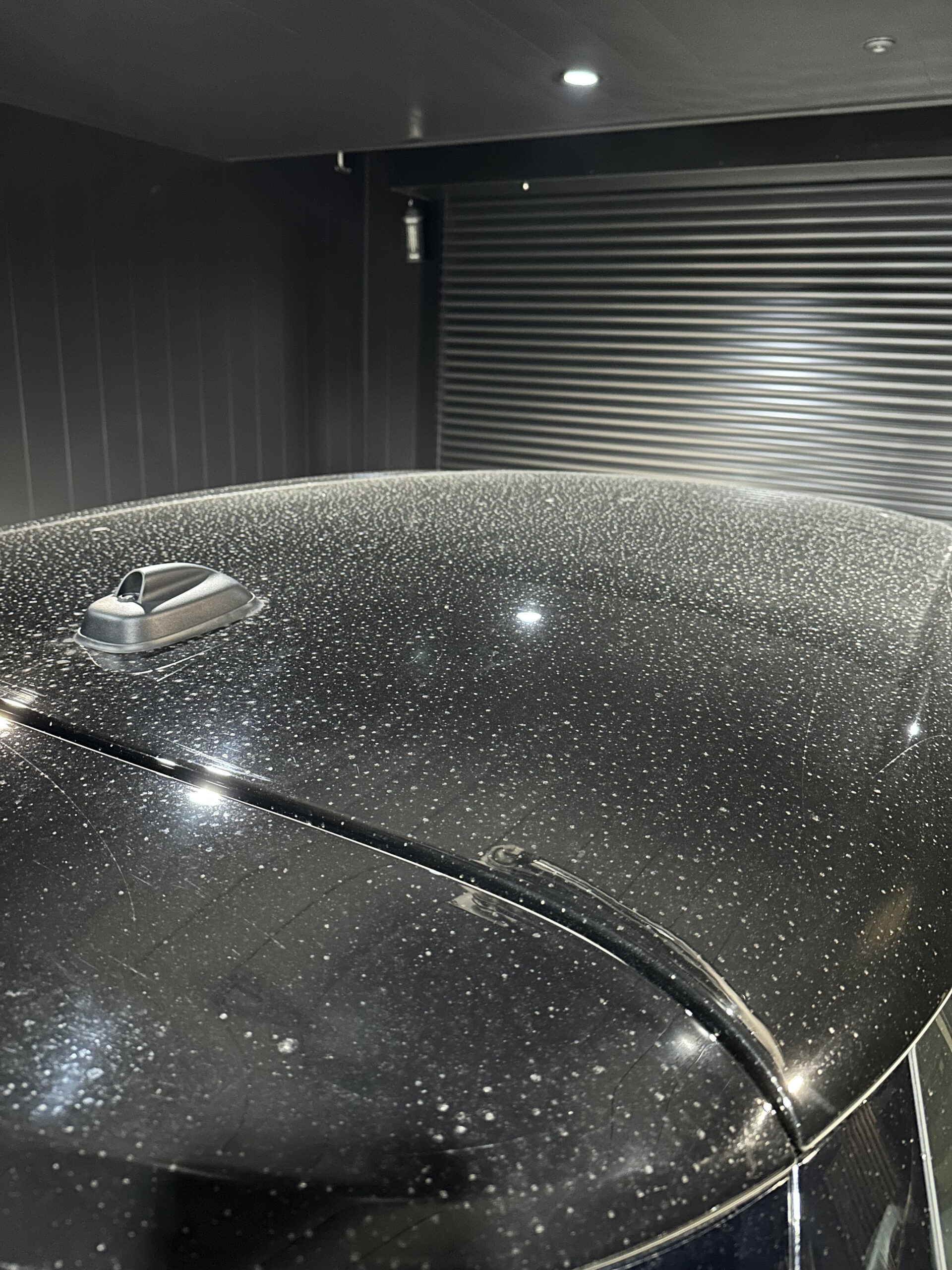 MINI COOPER S 5 DOORのルーフに付着した汚れ