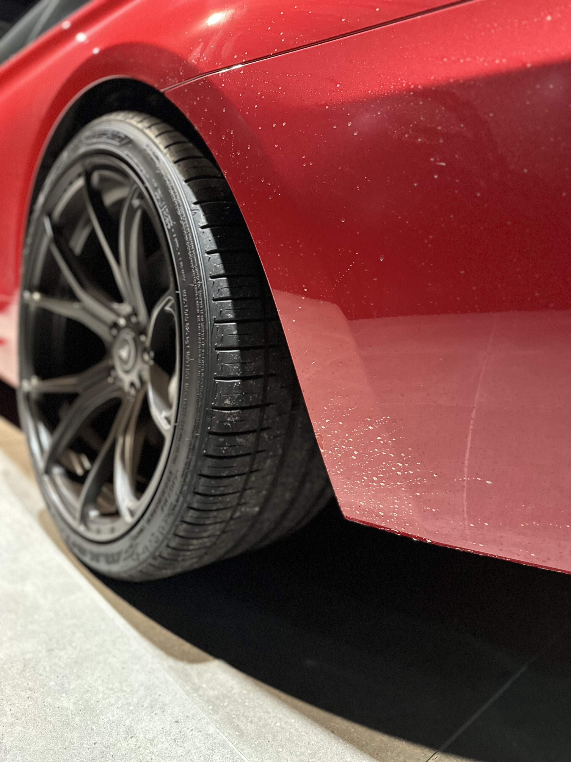 BMW F13 650i 洗車前の汚れたホイールとタイヤ