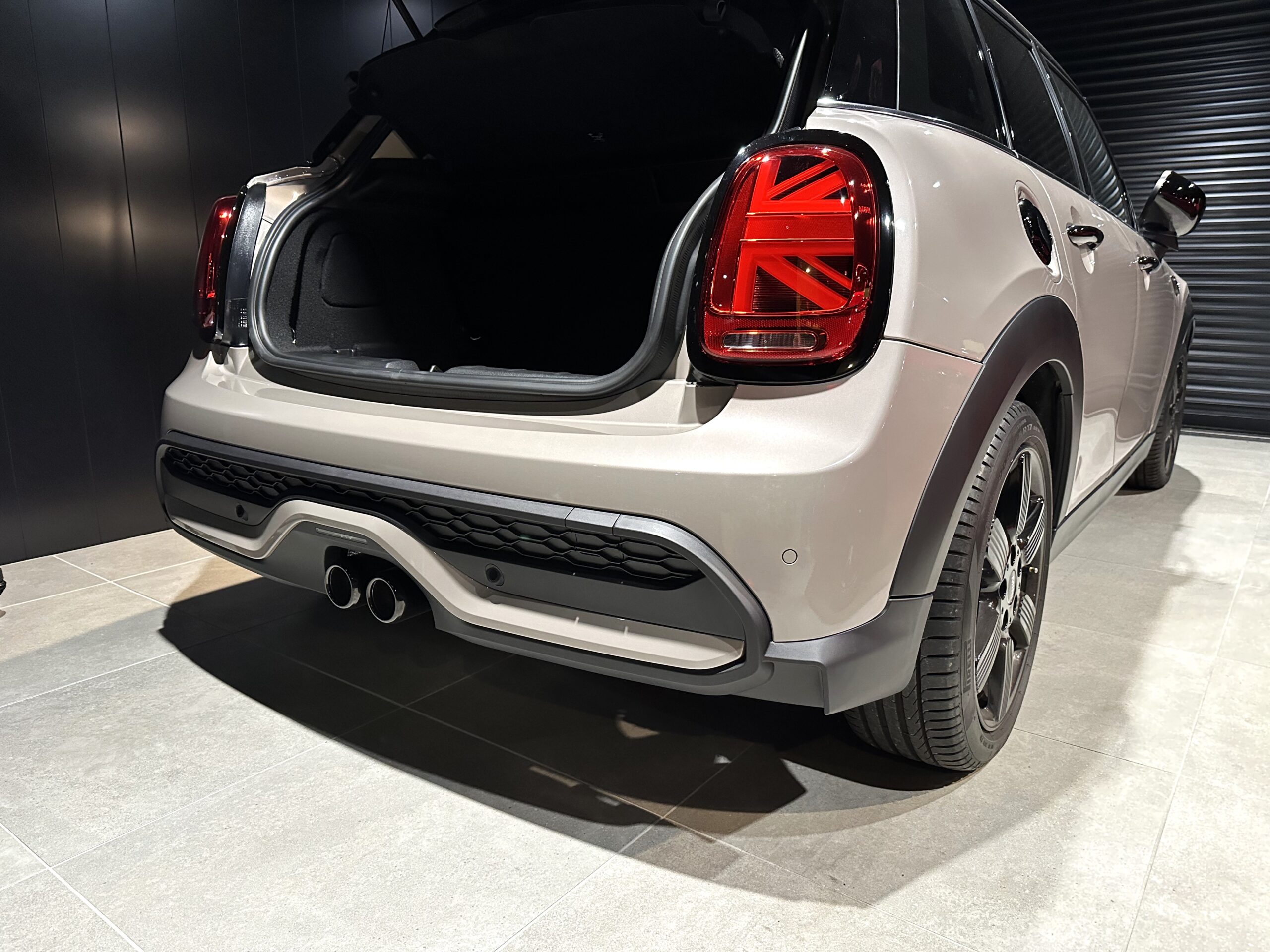 MINI COOPER 新品交換したフロントバンパーの状態