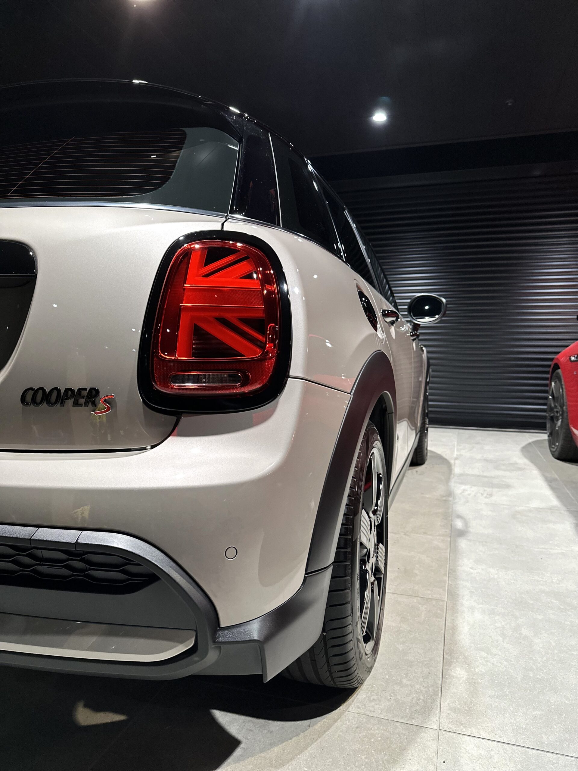 研磨とコーティングを終えた MINI COOPER S 5 DOOR