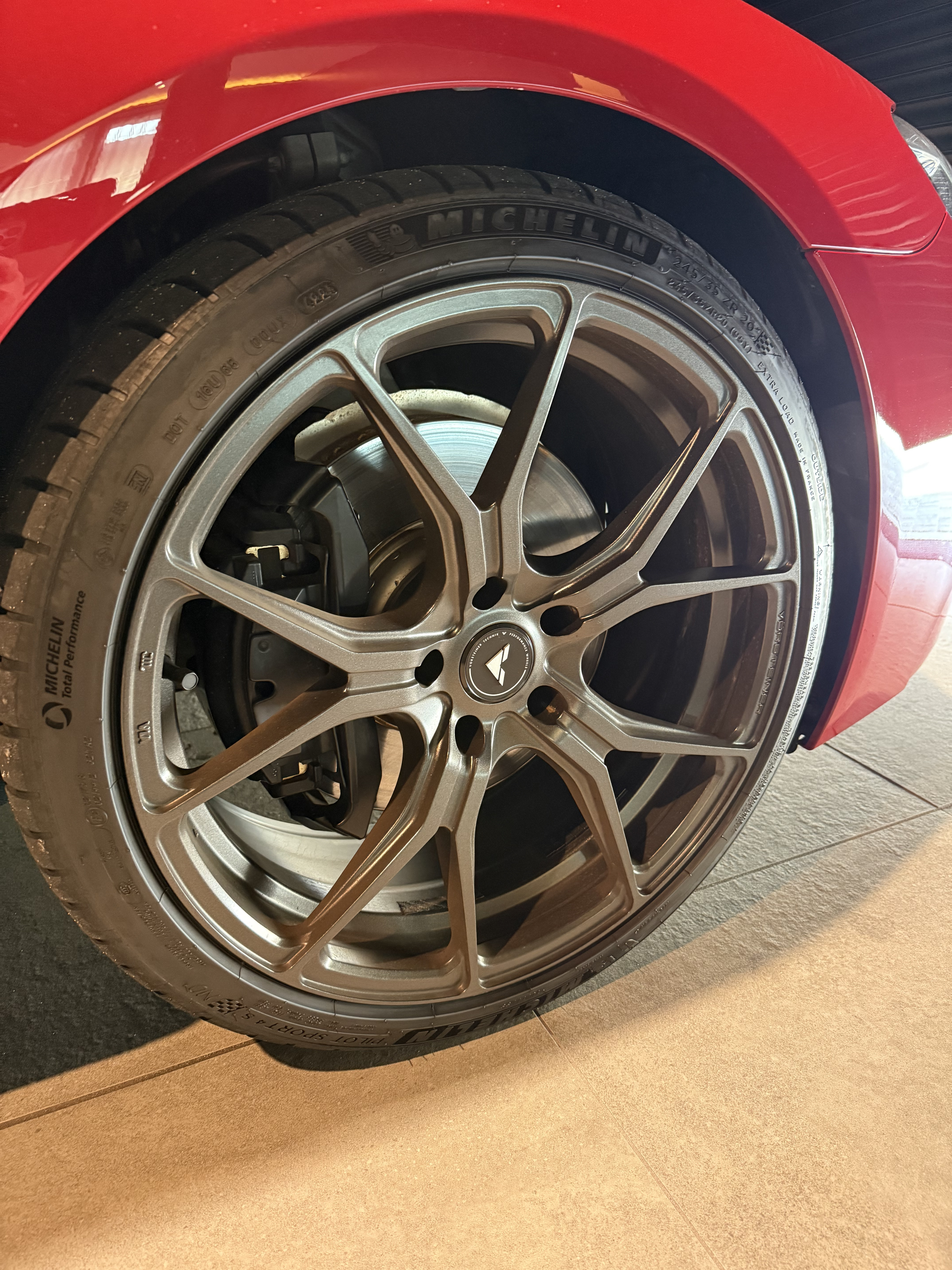 BMW F13 650i 洗車前ビフォー フロント・ルーフ汚れ確認