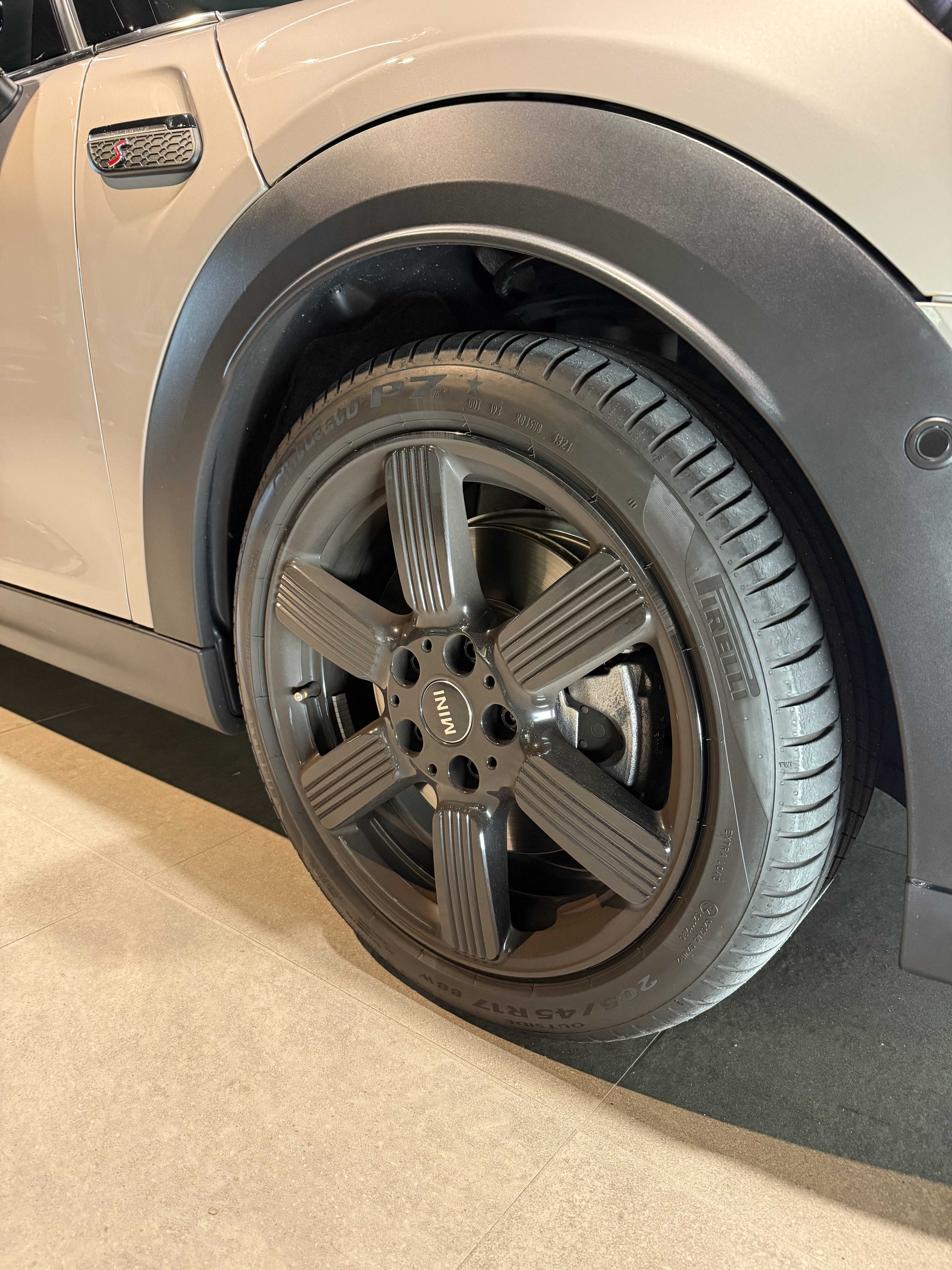 MINI COOPER S 5 DOOR 洗車前のリア
