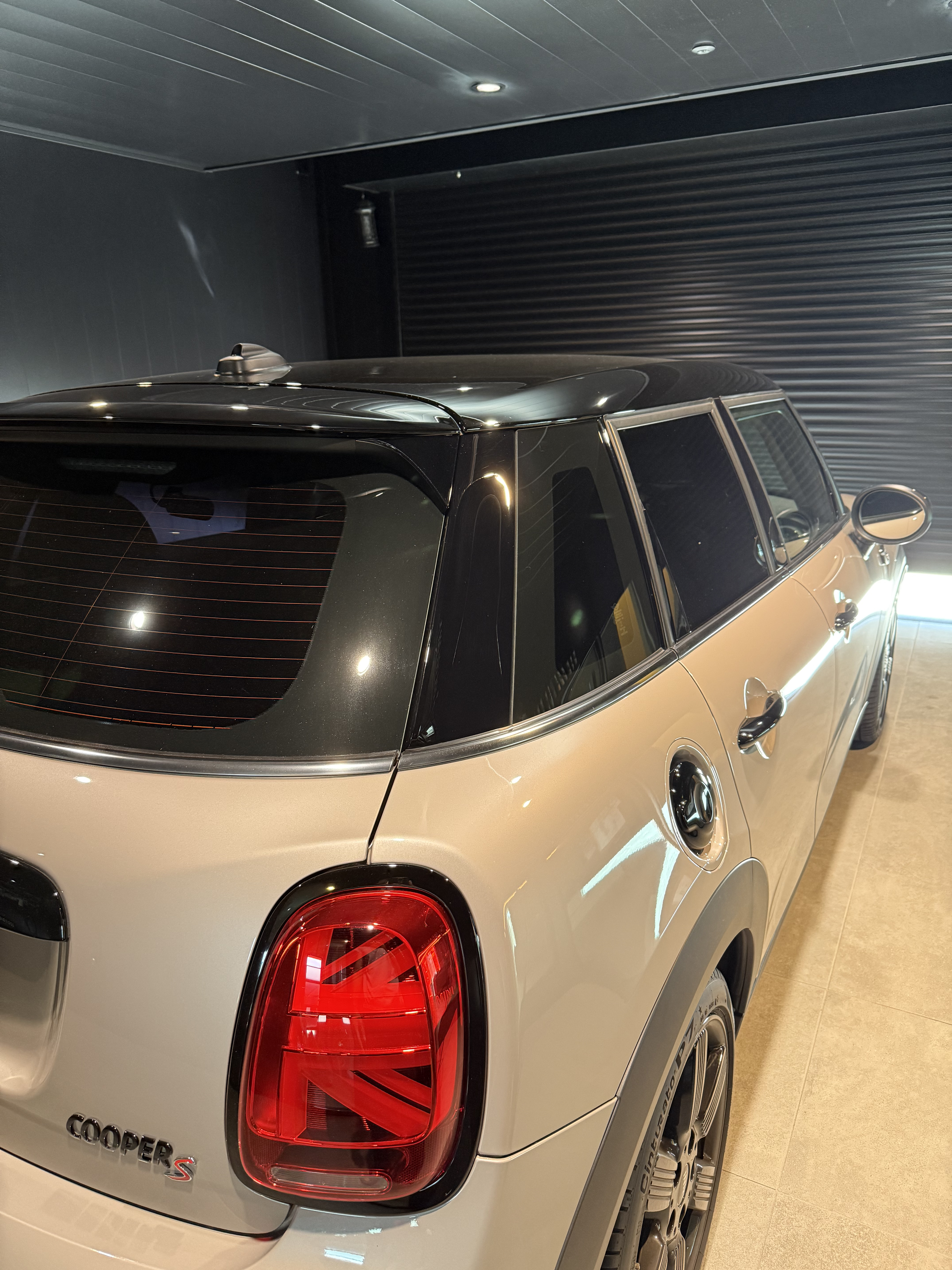 MINI COOPER S 5 DOOR ブレーキダストが堆積したホイール