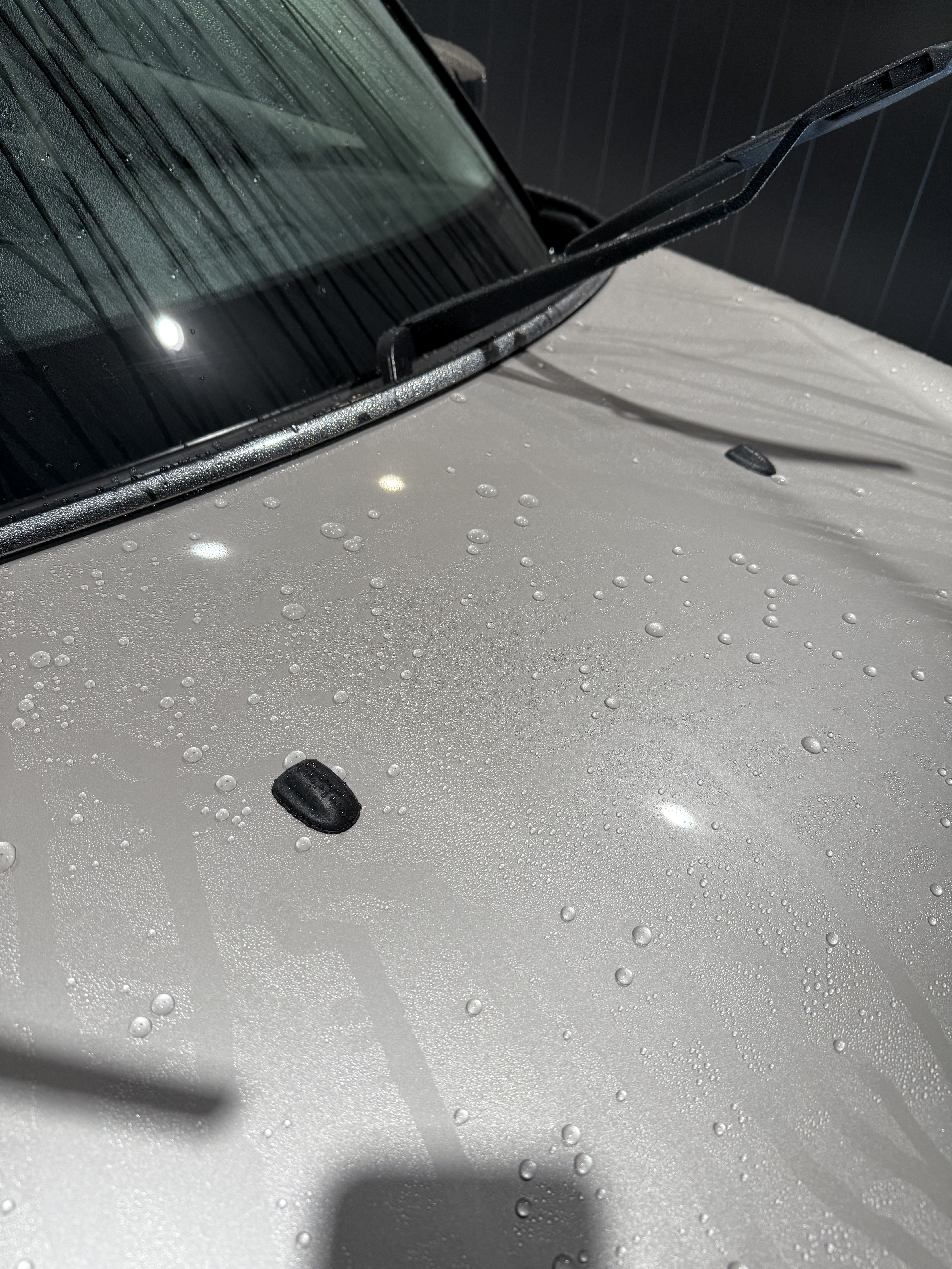 MINI COOPER S 5 DOOR 洗車前のボンネットの撥水