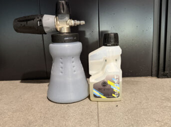 INFINITYWAX Synergy Boostをフォームキャノンで施工したMINI COOPER S 5 DOOR