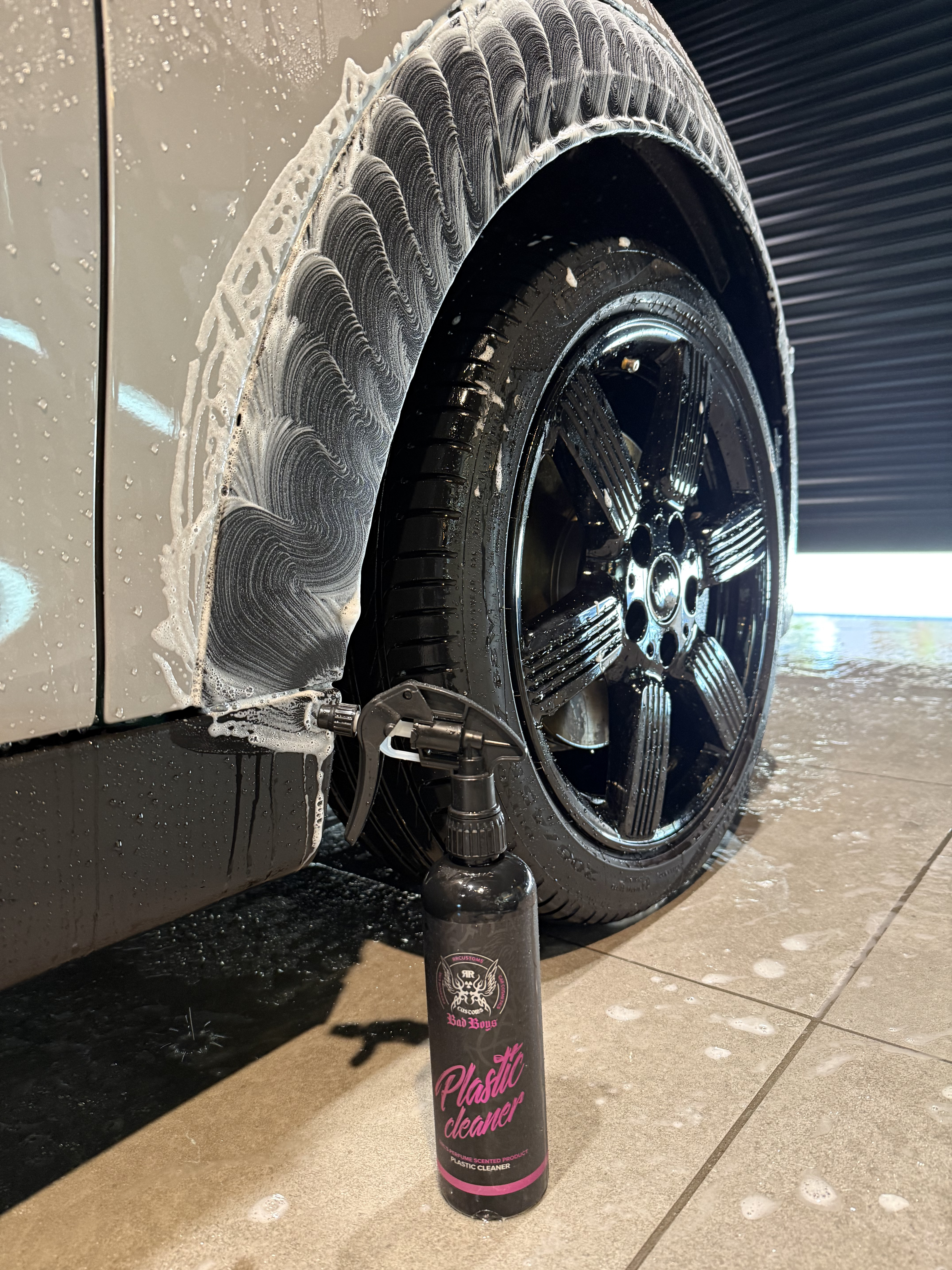RRカスタムズ RRCustoms BadBoys Plastic Cleaner で樹脂パーツを洗浄