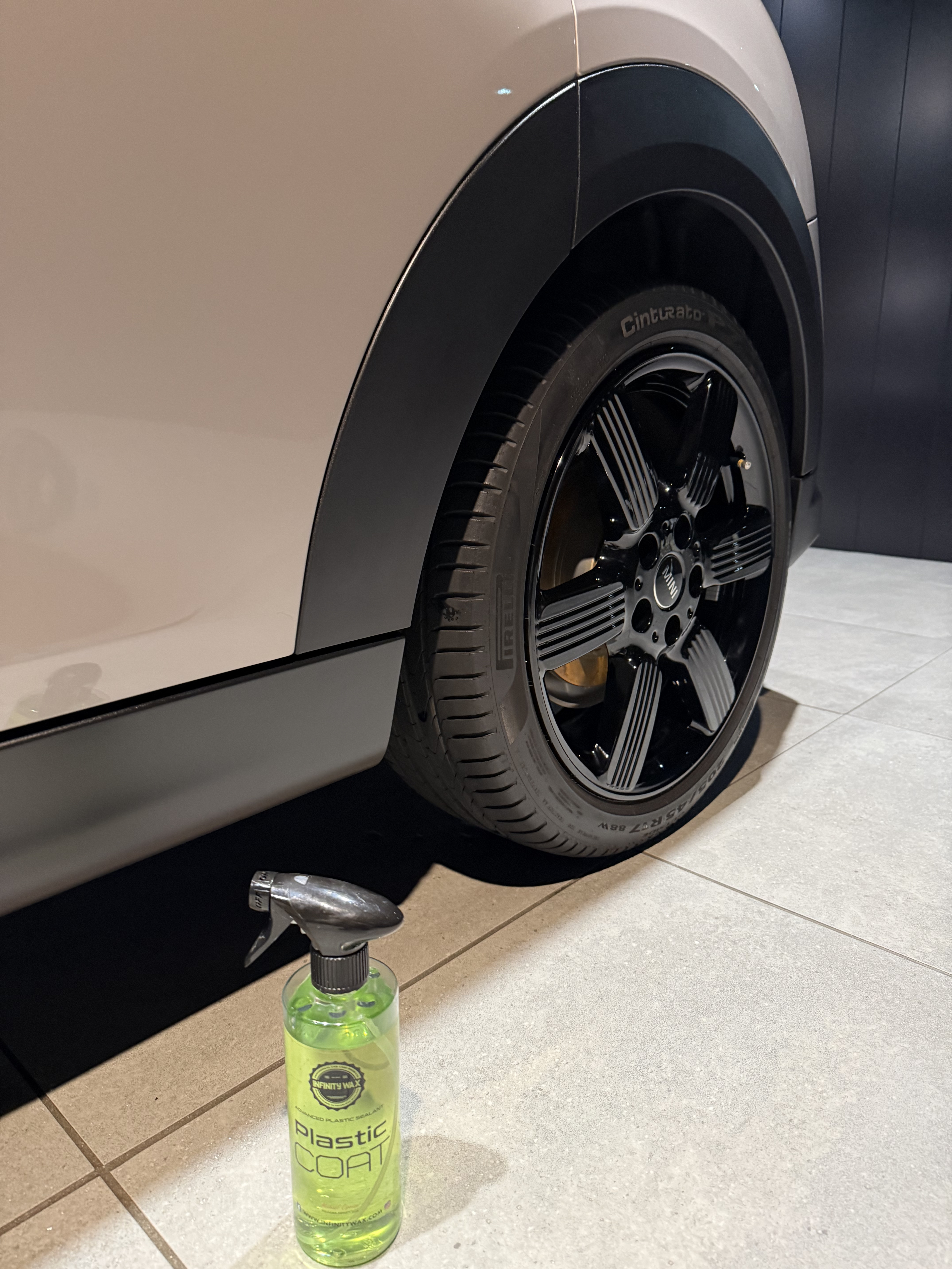 インフィニティワックス INFINITYWAX Plastic Coat を樹脂トリムに施工