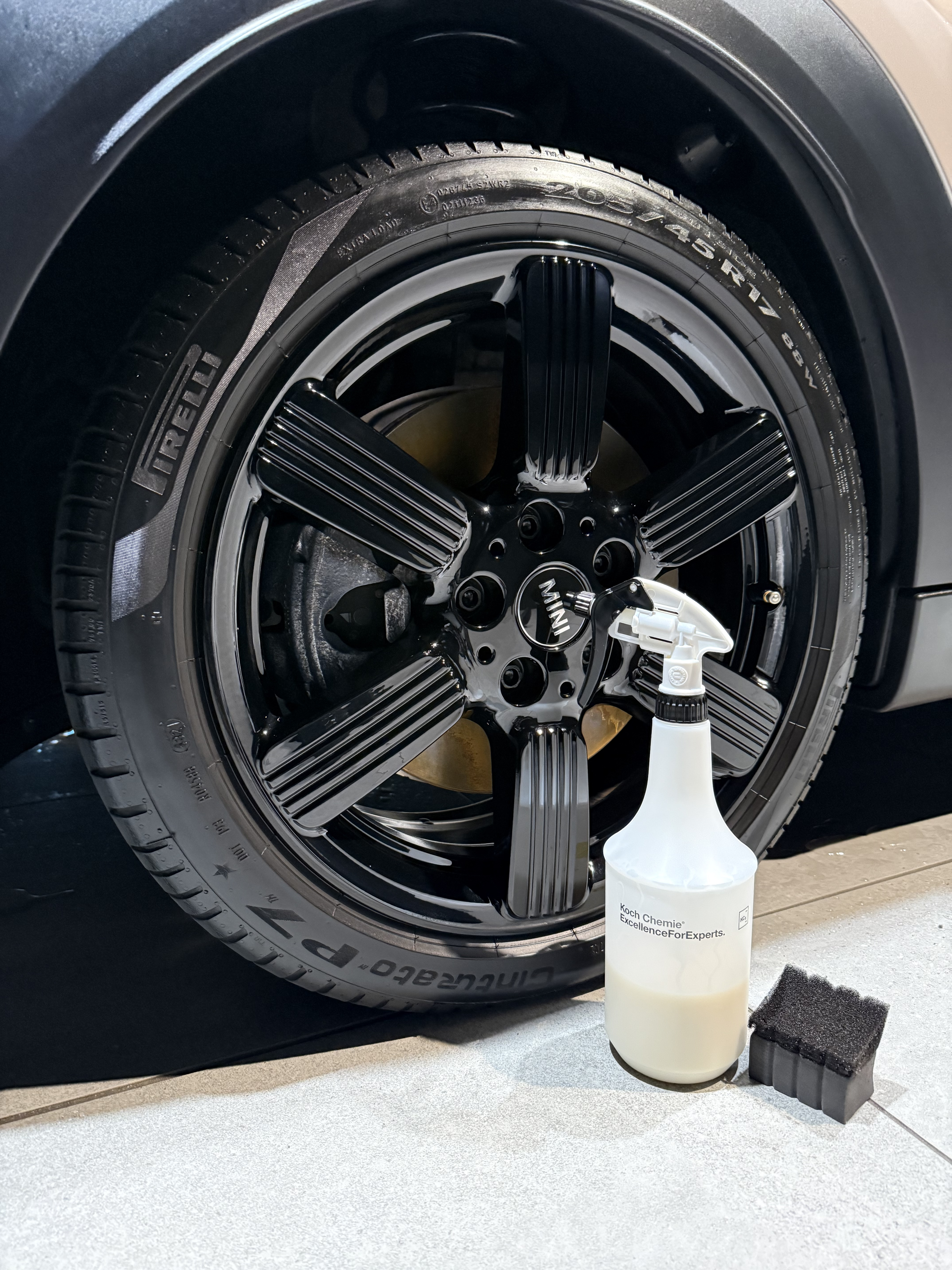 コッホケミー Koch Chemie Hydro Plast Care Hpc を1:3希釈でタイヤに施工