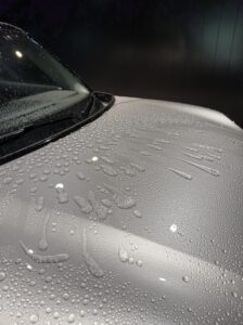 純水器で拭き上げなし洗車、ボディに水滴が残った状態